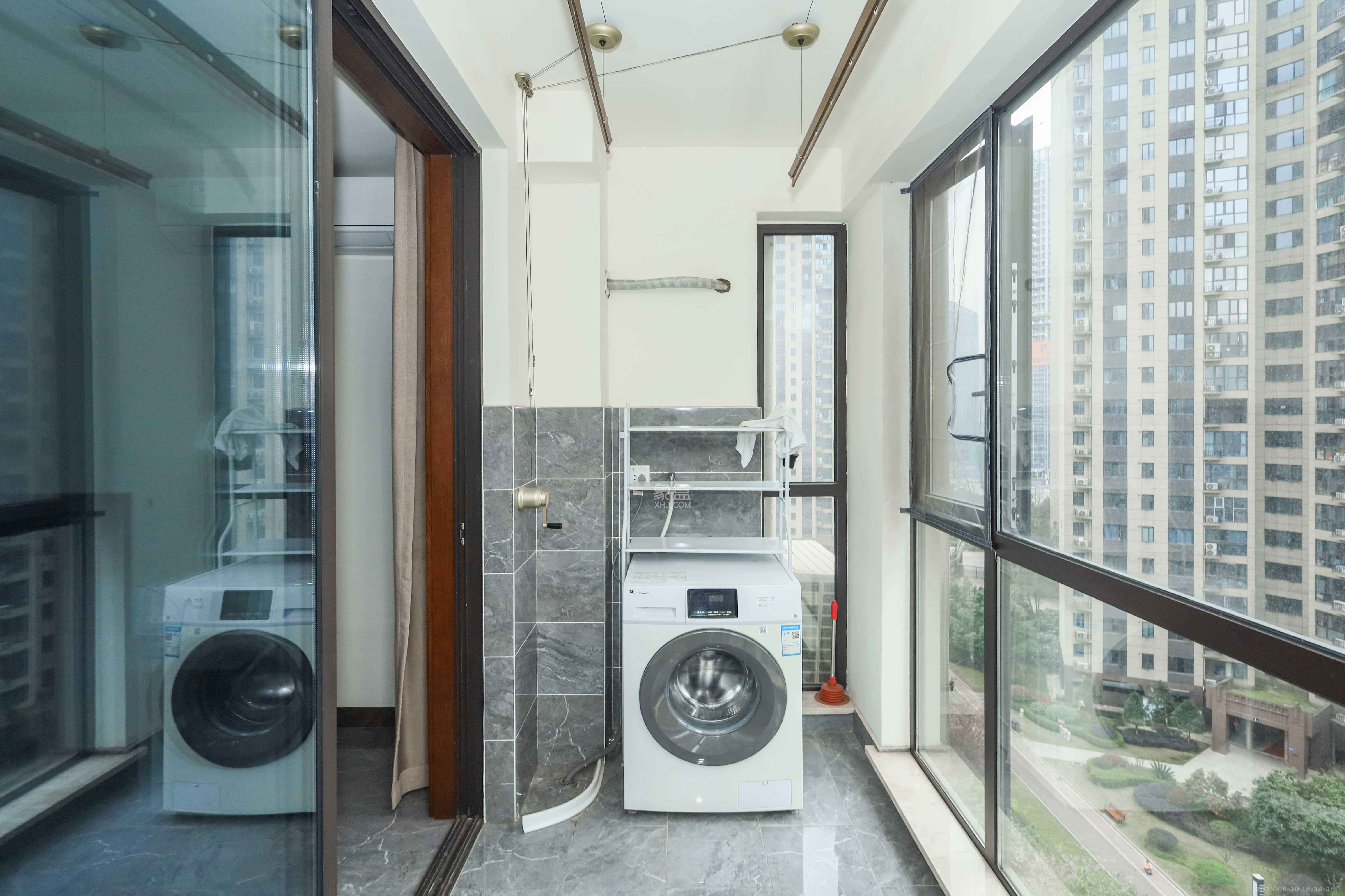 中国铁建梅溪青秀二期  3室2厅2卫   125.00万阳台