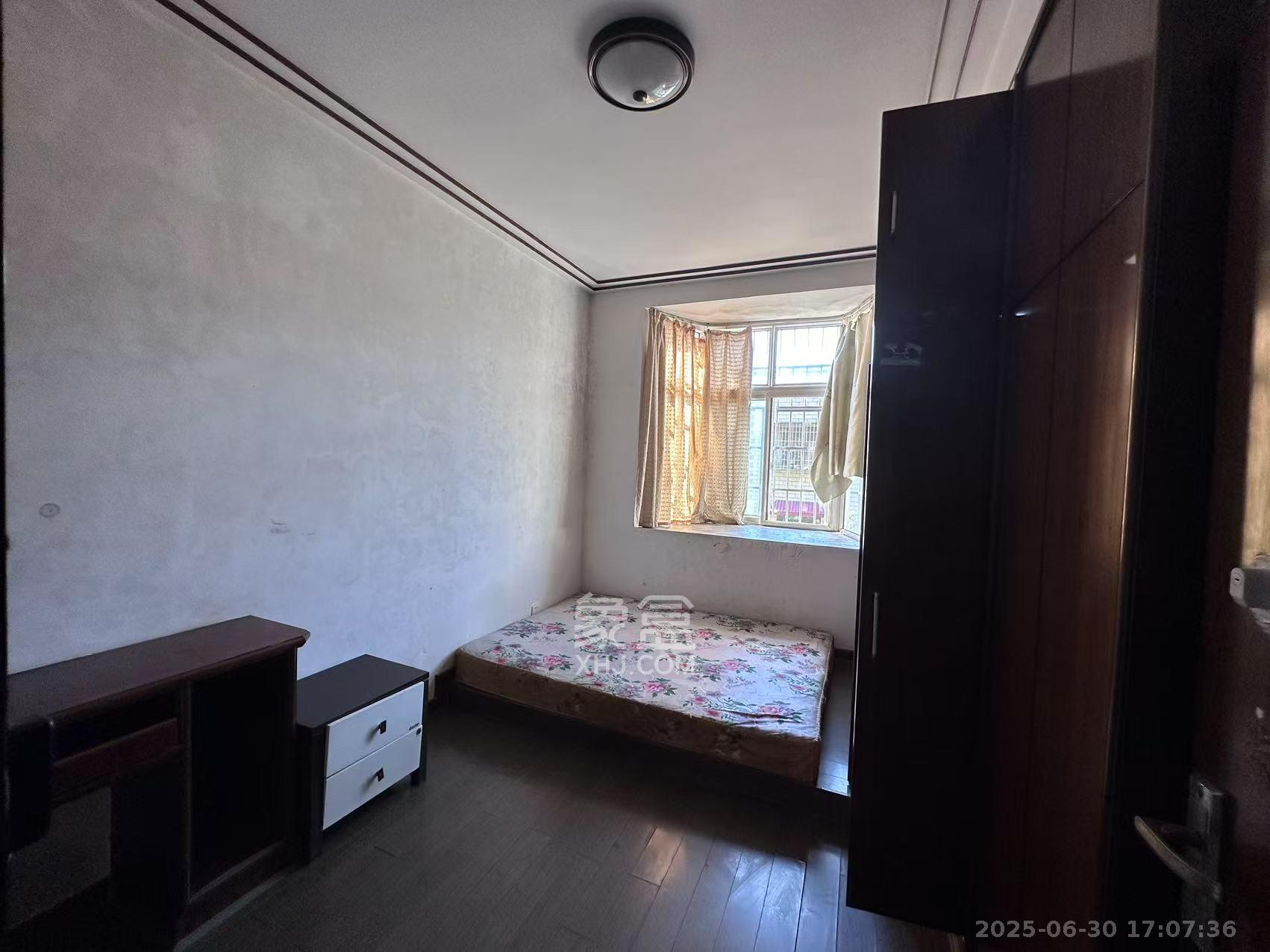 兴和小区  3室2厅1卫   1400.00元/月室内图