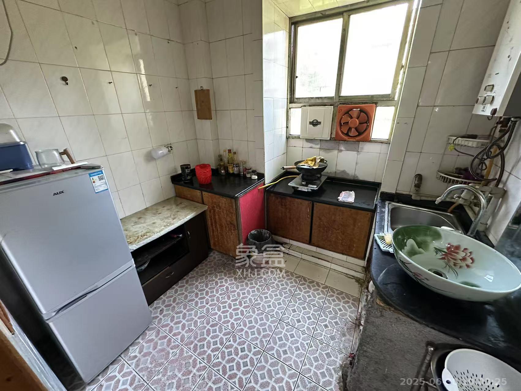 长沙市自来水有限公司金盆岭住宅区(赤岭路4号) 2室1厅1卫 1200.0元/月 长沙市自来水有限公司金盆岭住宅区(赤岭路4号) 2室1厅1卫 1200.0元/月室内图