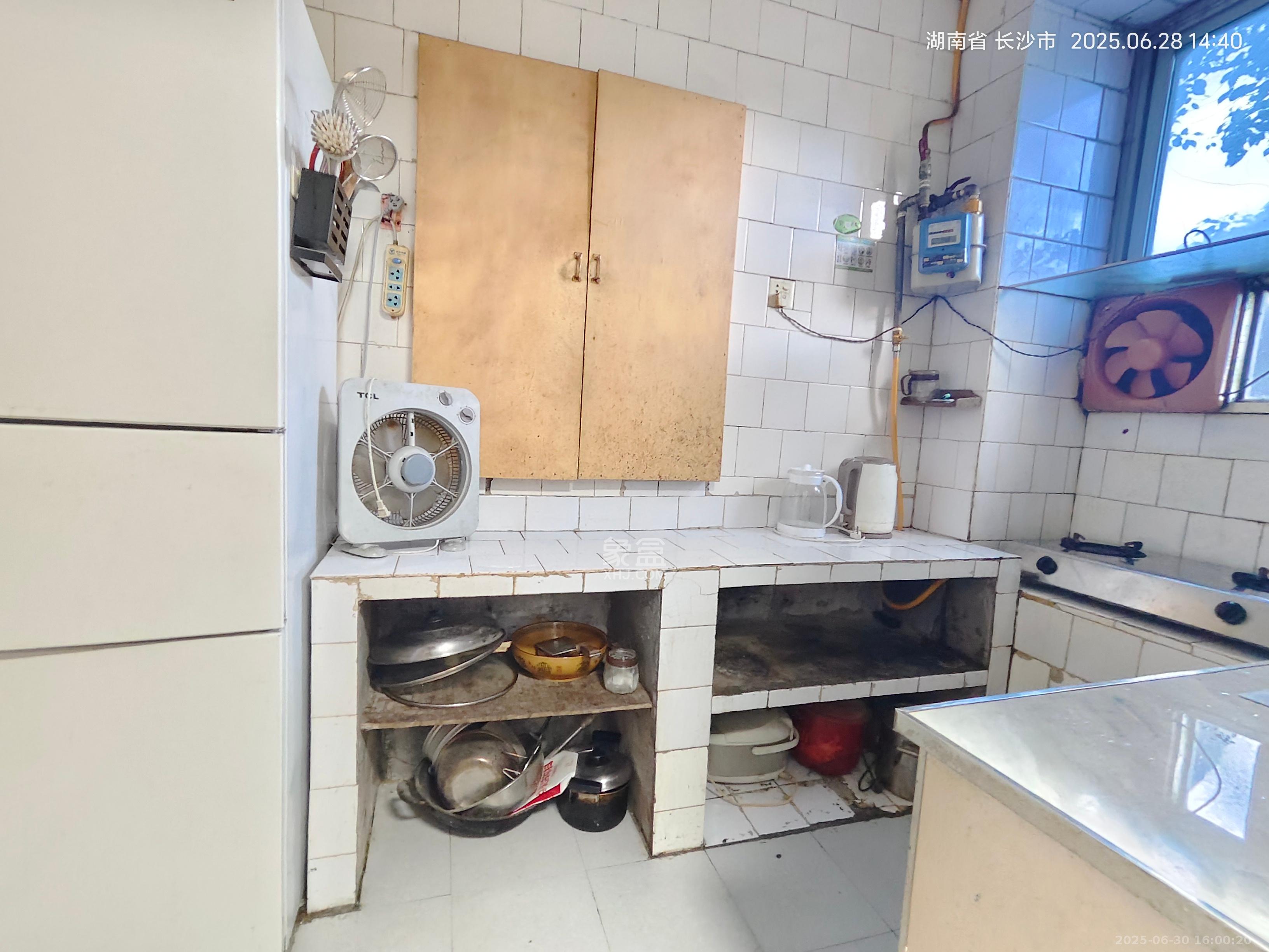 涂家冲社区(涂新小区、农商银行宿舍) 2室1厅1卫 1500.0元/月 涂家冲社区(涂新小区、农商银行宿舍) 2室1厅1卫 1500.0元/月室内图