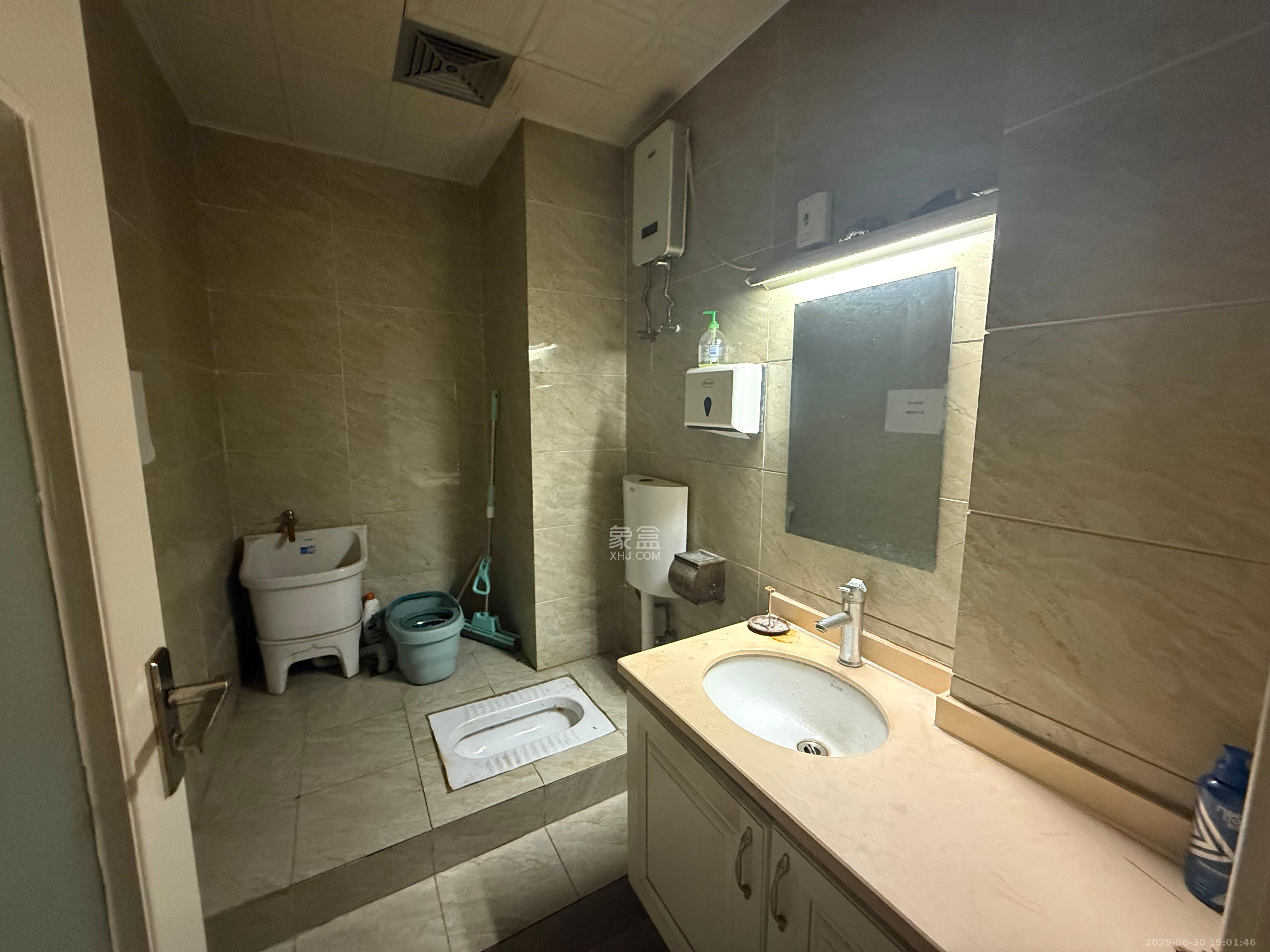 吉联小区(红墅湾)  6室2厅4卫    16000.0元/月 吉联小区(红墅湾)  6室2厅4卫    16000.0元/月室内图