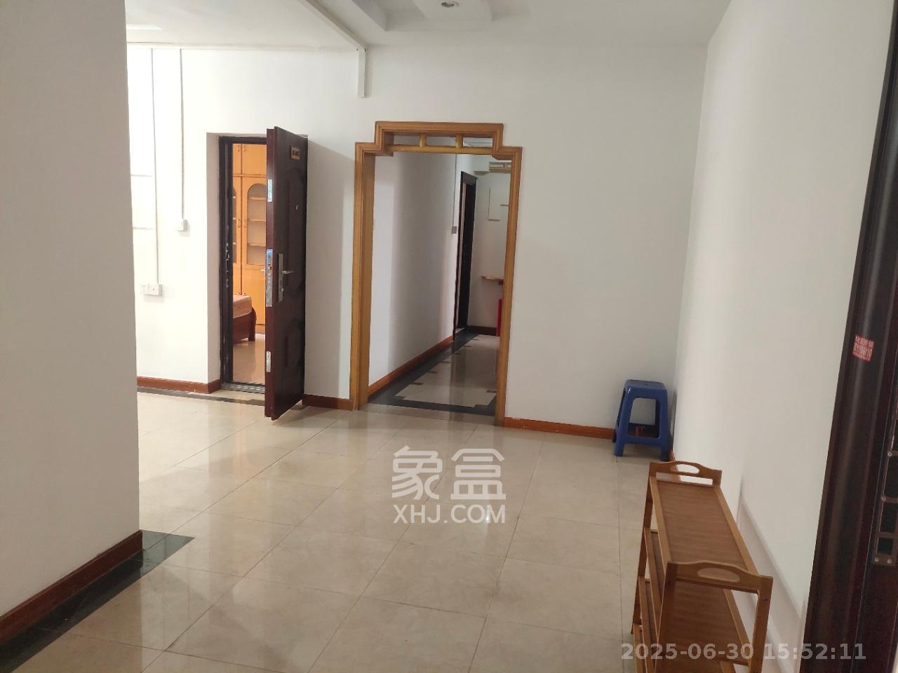 桔园小区1-8片 4室2厅2卫 3200.0元/月 桔园小区1-8片 4室2厅2卫 3200.0元/月室内图