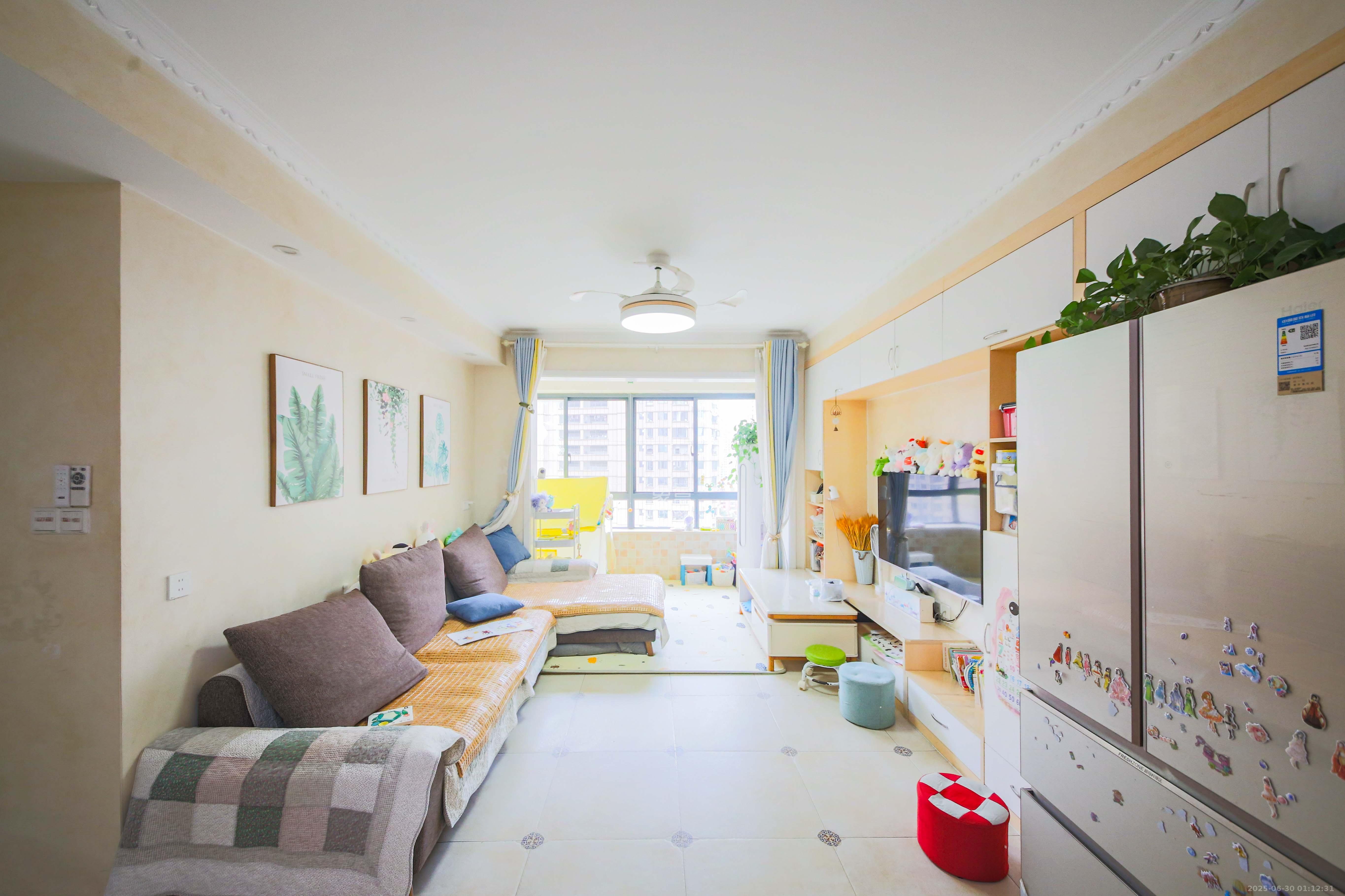 水墨林溪 3室2厅2卫 112.00万 水墨林溪 3室2厅2卫 112.00万客厅