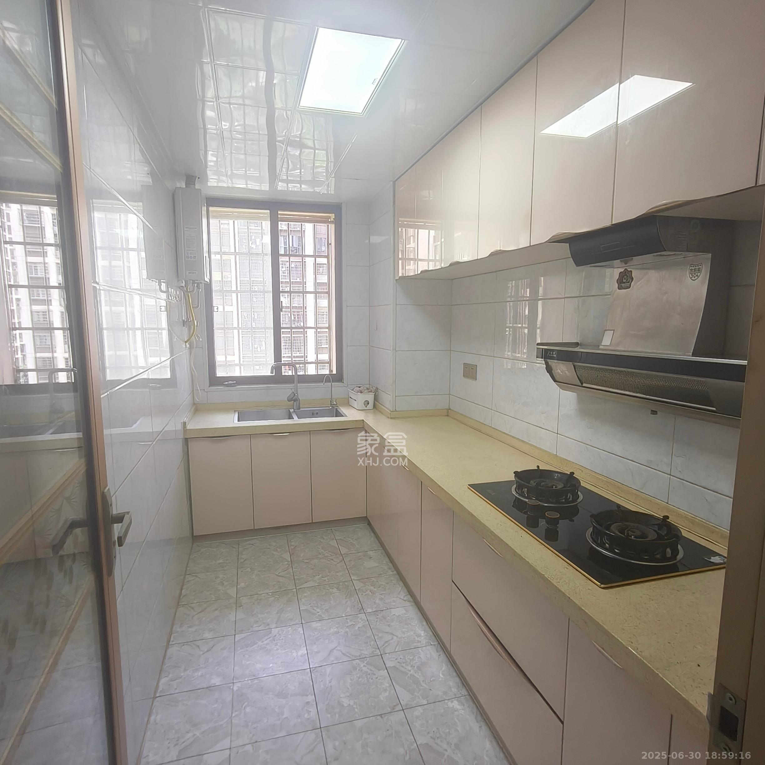 桥头家苑一期 4室2厅2卫 2400.0元/月 桥头家苑一期 4室2厅2卫 2400.0元/月室内图