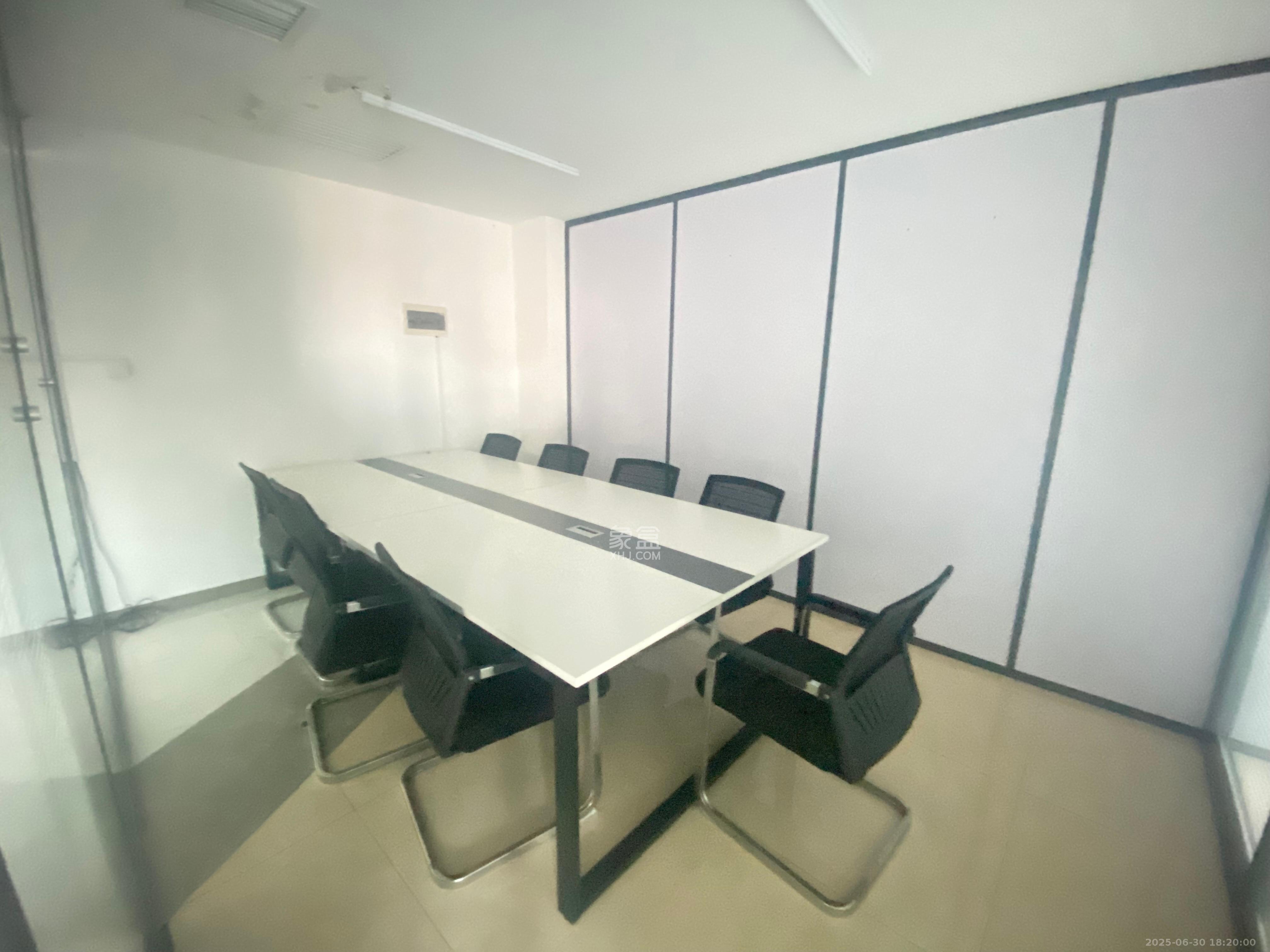 高信向日葵  3室1厅1卫    7500.0元/月 高信向日葵  3室1厅1卫    7500.0元/月室内图