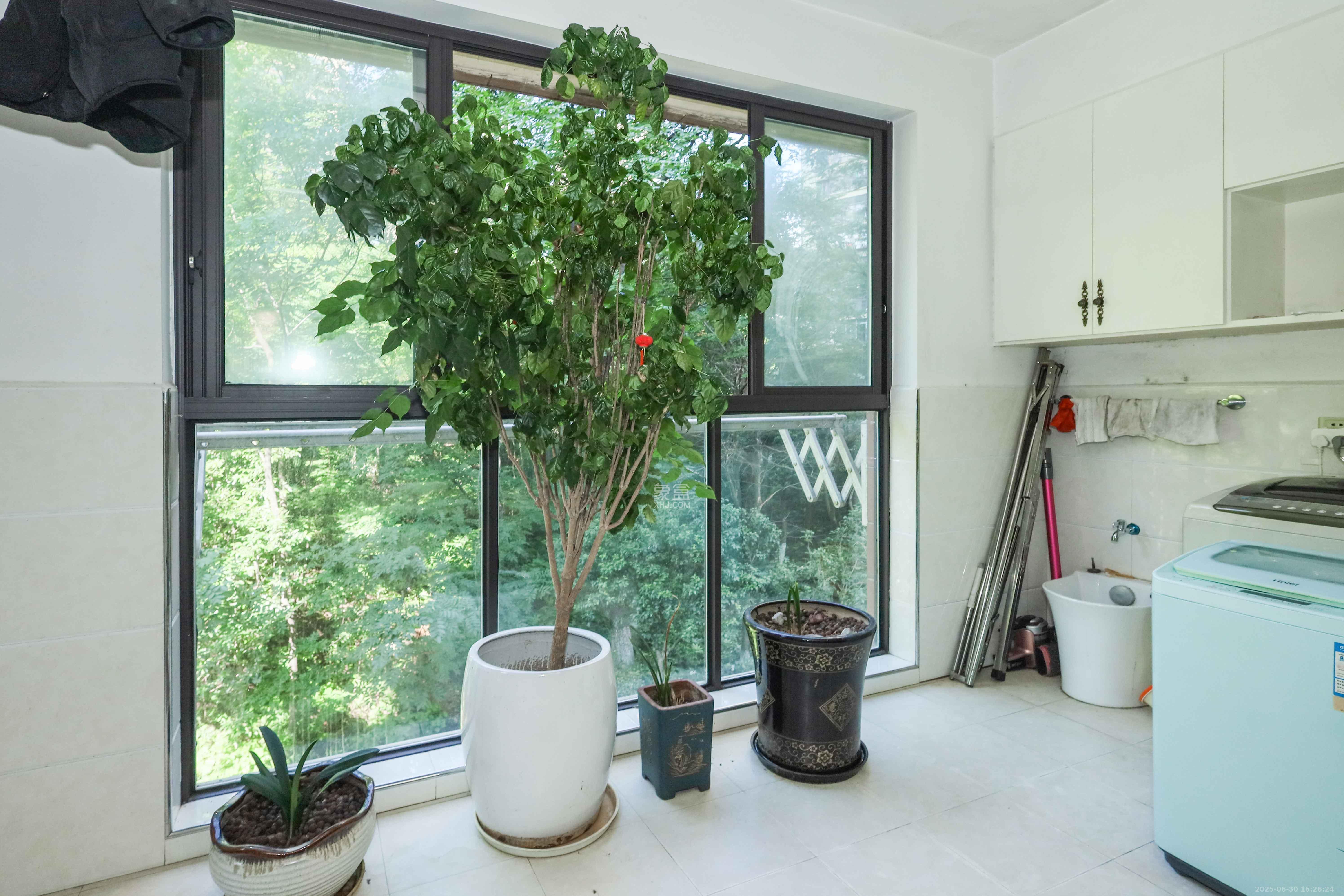 保利麓谷林语F区  4室2厅2卫    110.0万 保利麓谷林语F区  4室2厅2卫    110.0万阳台