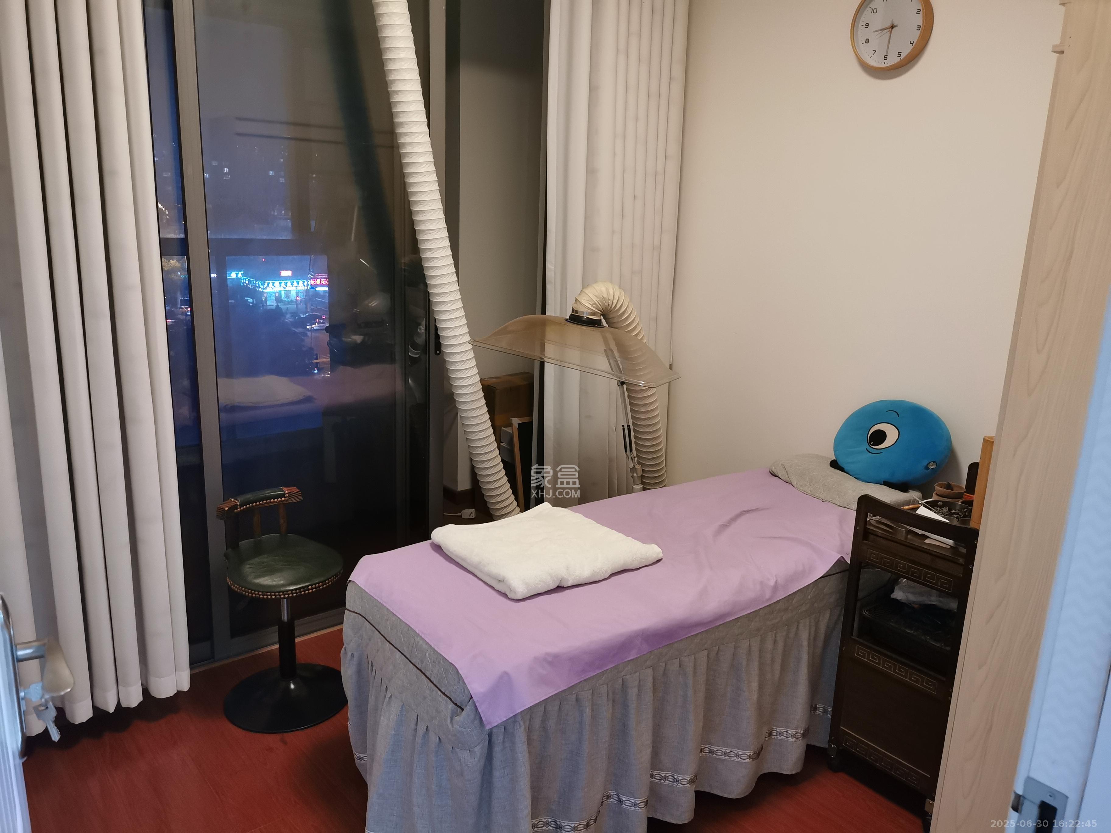 八方小区C区  3室2厅2卫   3500.00元/月室内图