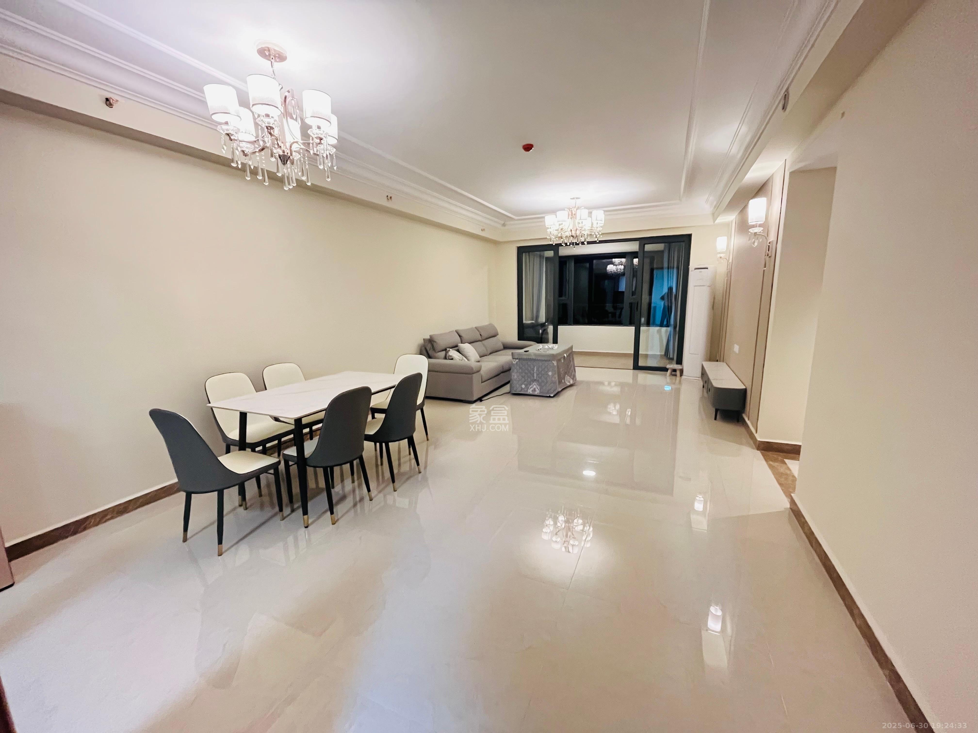 恒大翡翠华庭 3室2厅2卫 2800.0元/月 恒大翡翠华庭 3室2厅2卫 2800.0元/月室内图