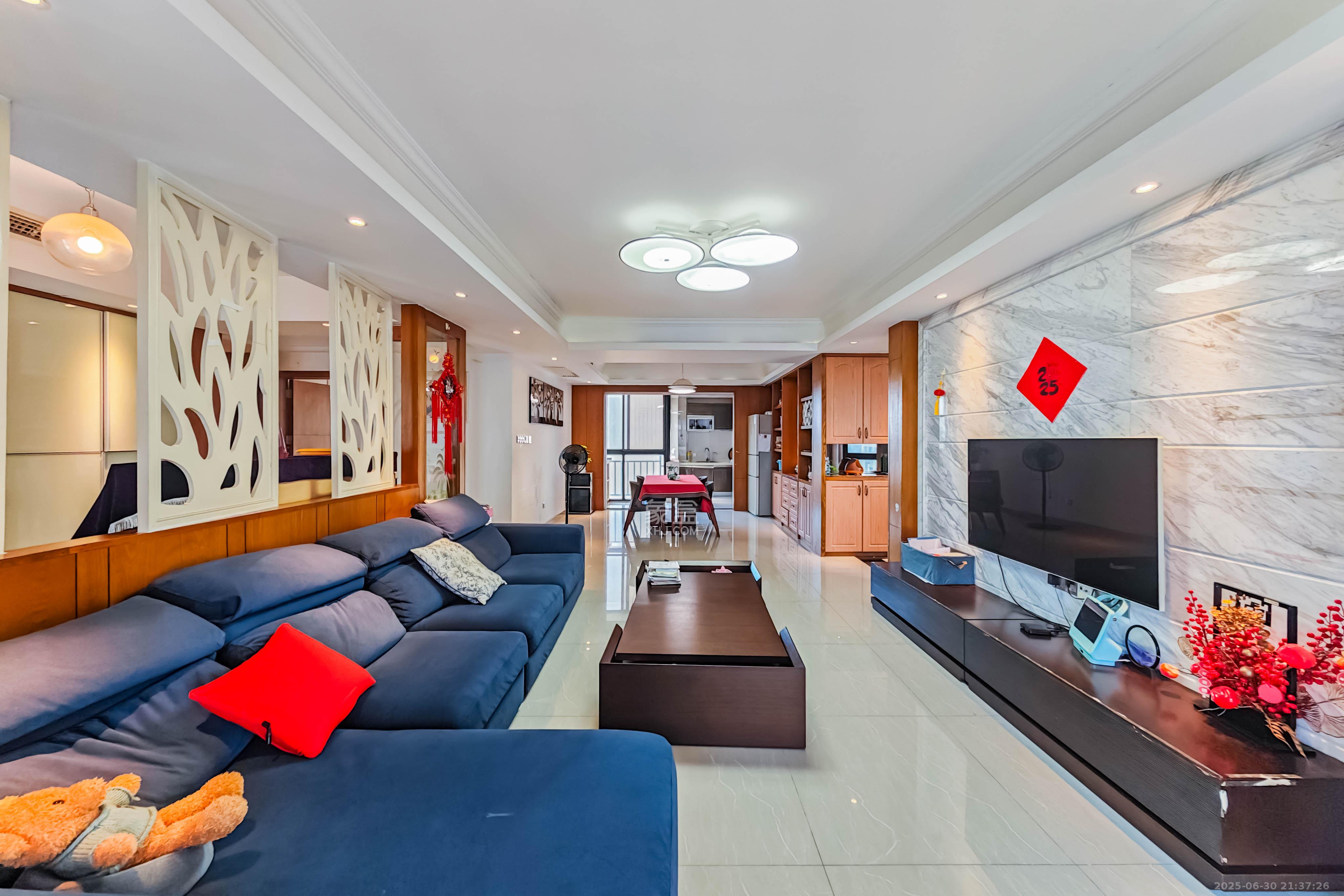 融科东南海  4室2厅2卫    148.0万 融科东南海  4室2厅2卫    148.0万客厅