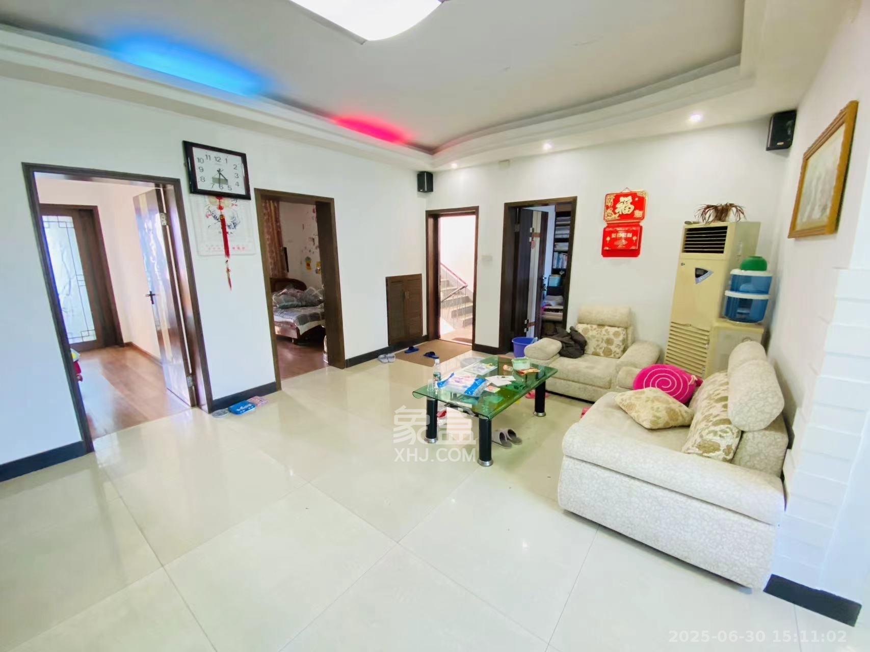 望岳村  3室1厅1卫    1400.0元/月室内图