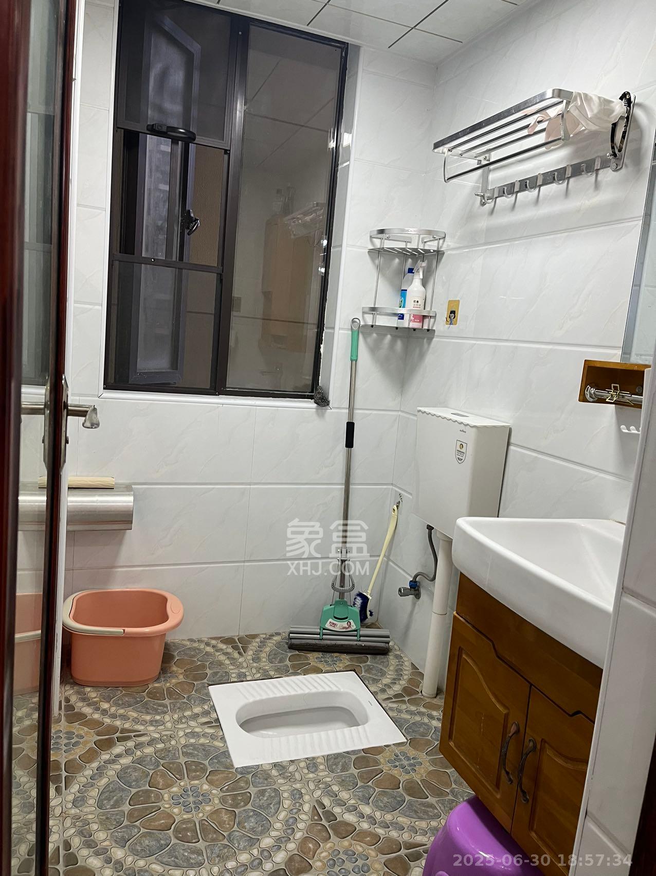 卓越蔚蓝城邦  3室2厅1卫   2200.00元/月室内图