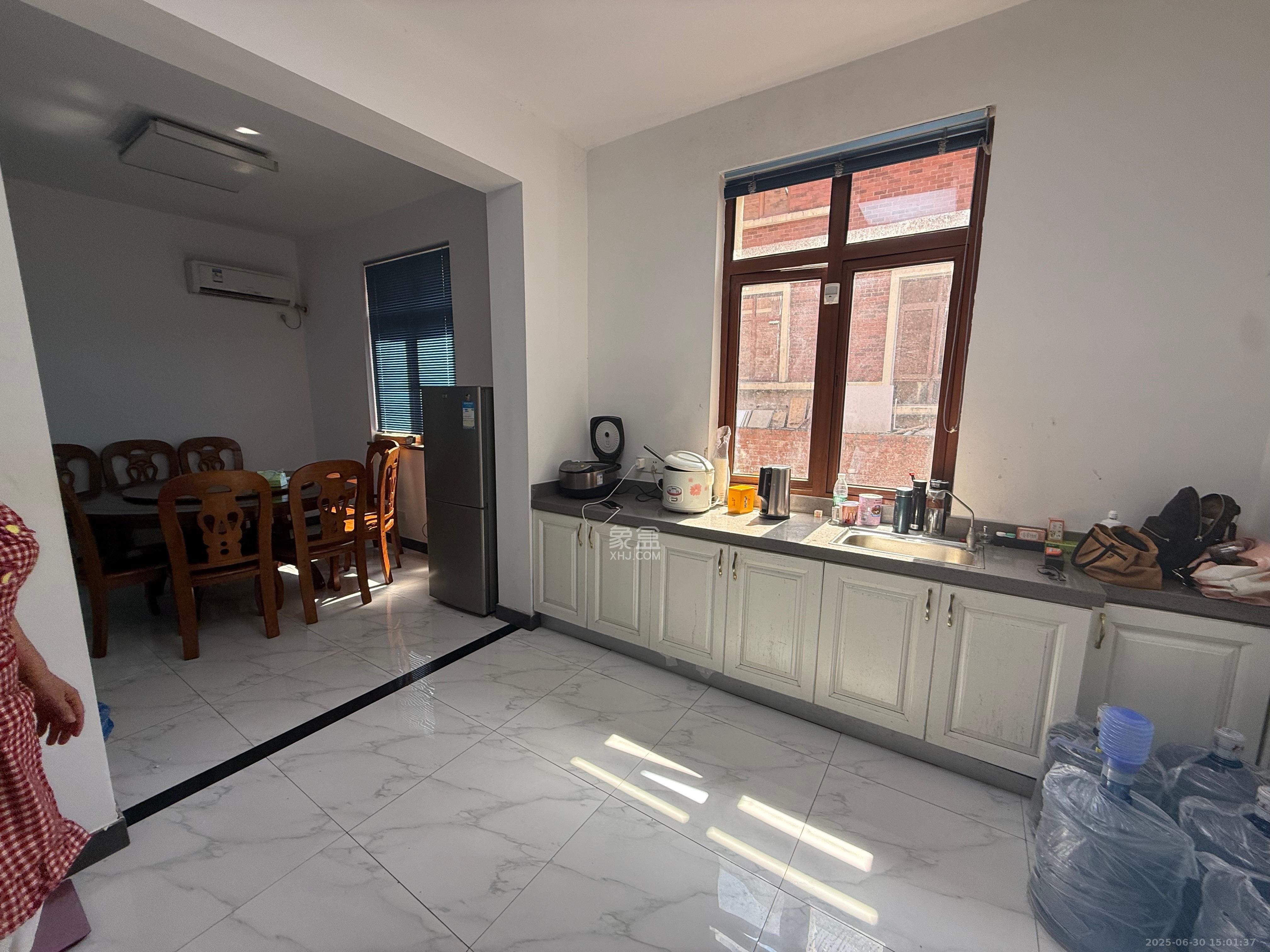 吉联小区(红墅湾)  6室2厅4卫    16000.0元/月 吉联小区(红墅湾)  6室2厅4卫    16000.0元/月室内图