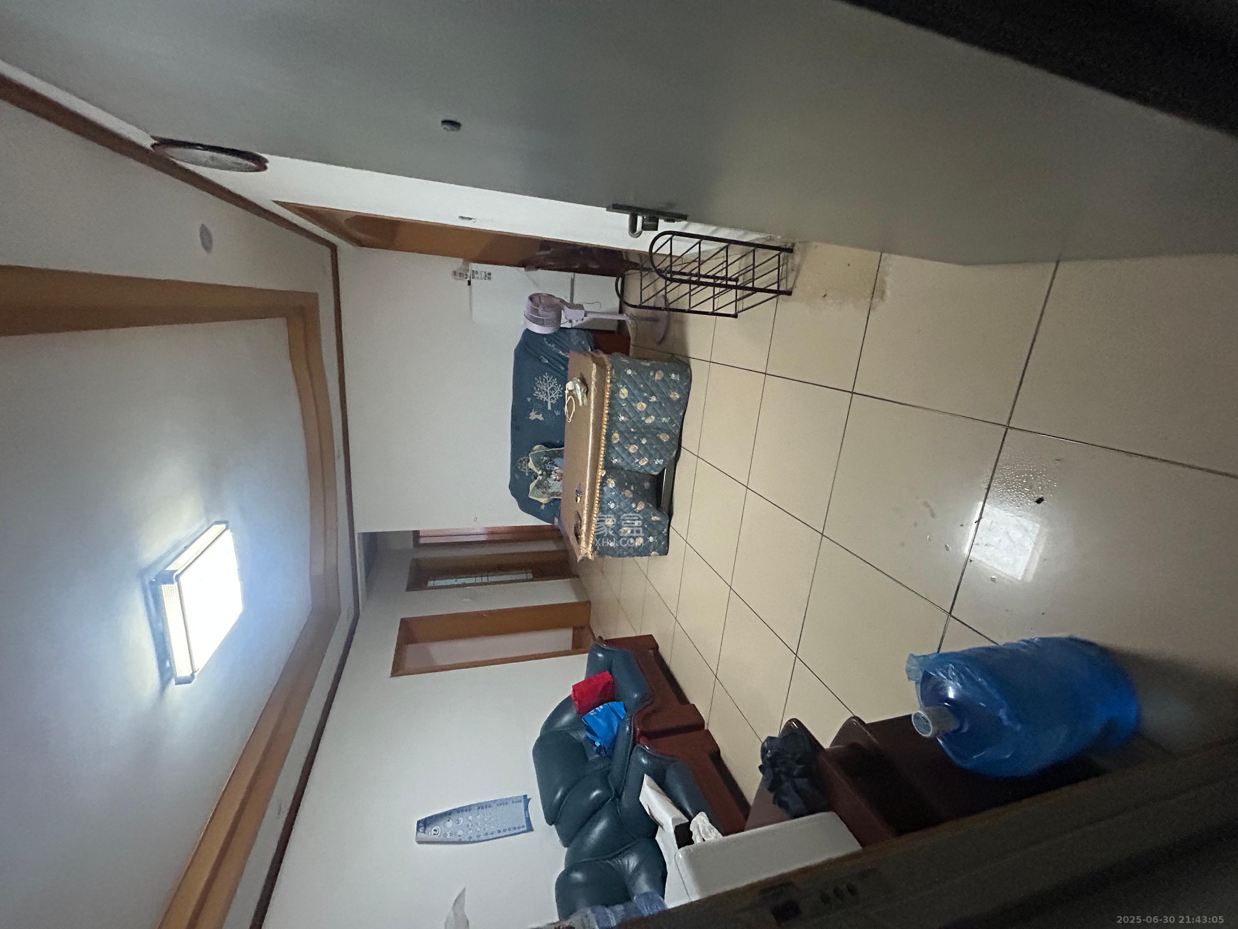 长铁高层  1室0厅0卫   2100.00元/月