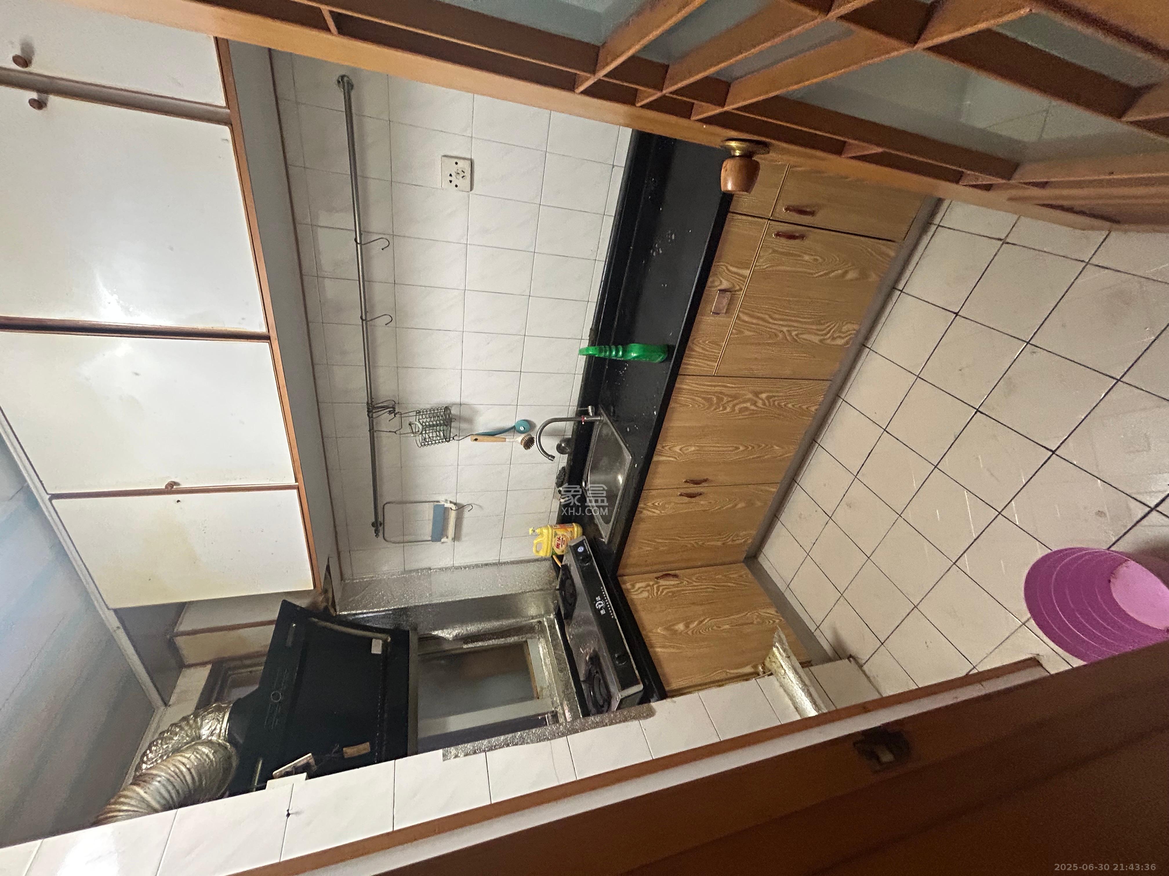 长铁高层  1室0厅0卫   2100.00元/月室内图