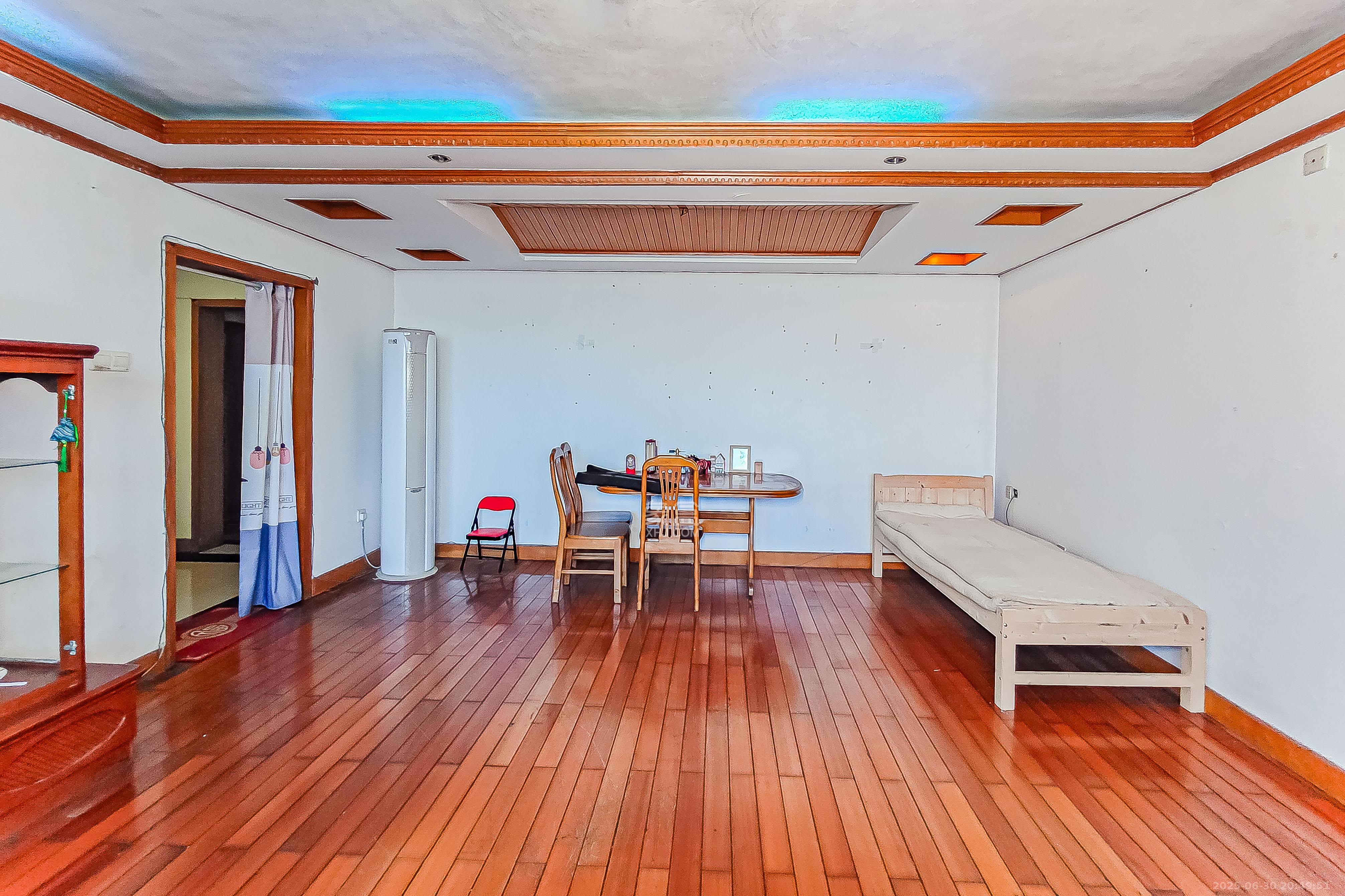 南方电信宿舍  2室2厅1卫    103.0万客厅