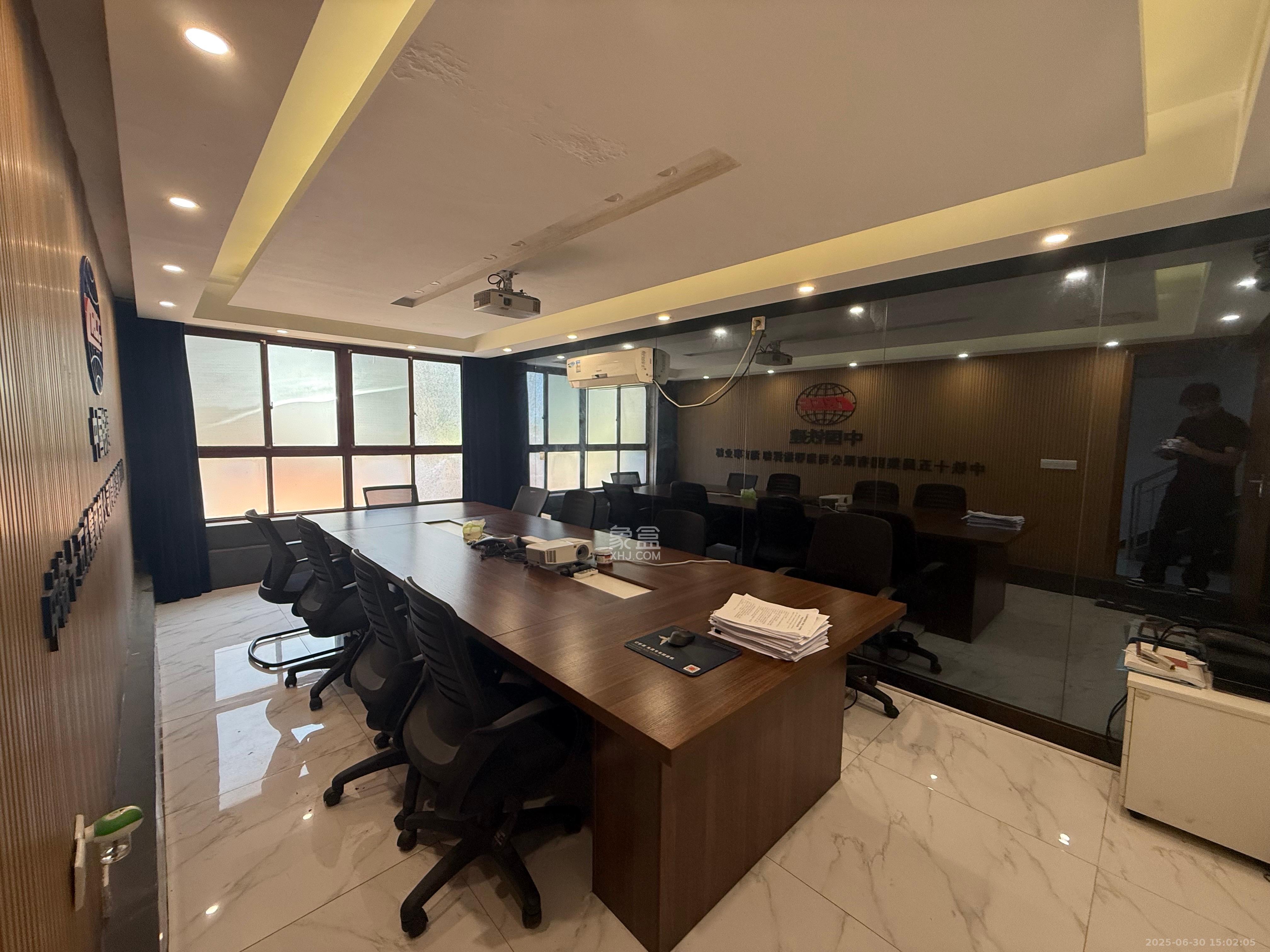 吉联小区(红墅湾)  6室2厅4卫    16000.0元/月 吉联小区(红墅湾)  6室2厅4卫    16000.0元/月室内图