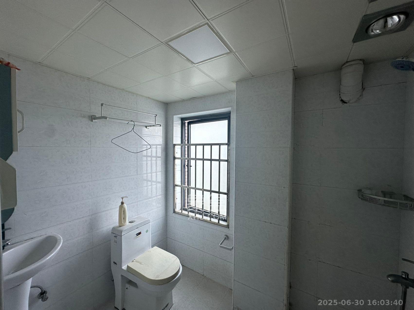 兰亭峰景  4室2厅2卫   2200.00元/月室内图