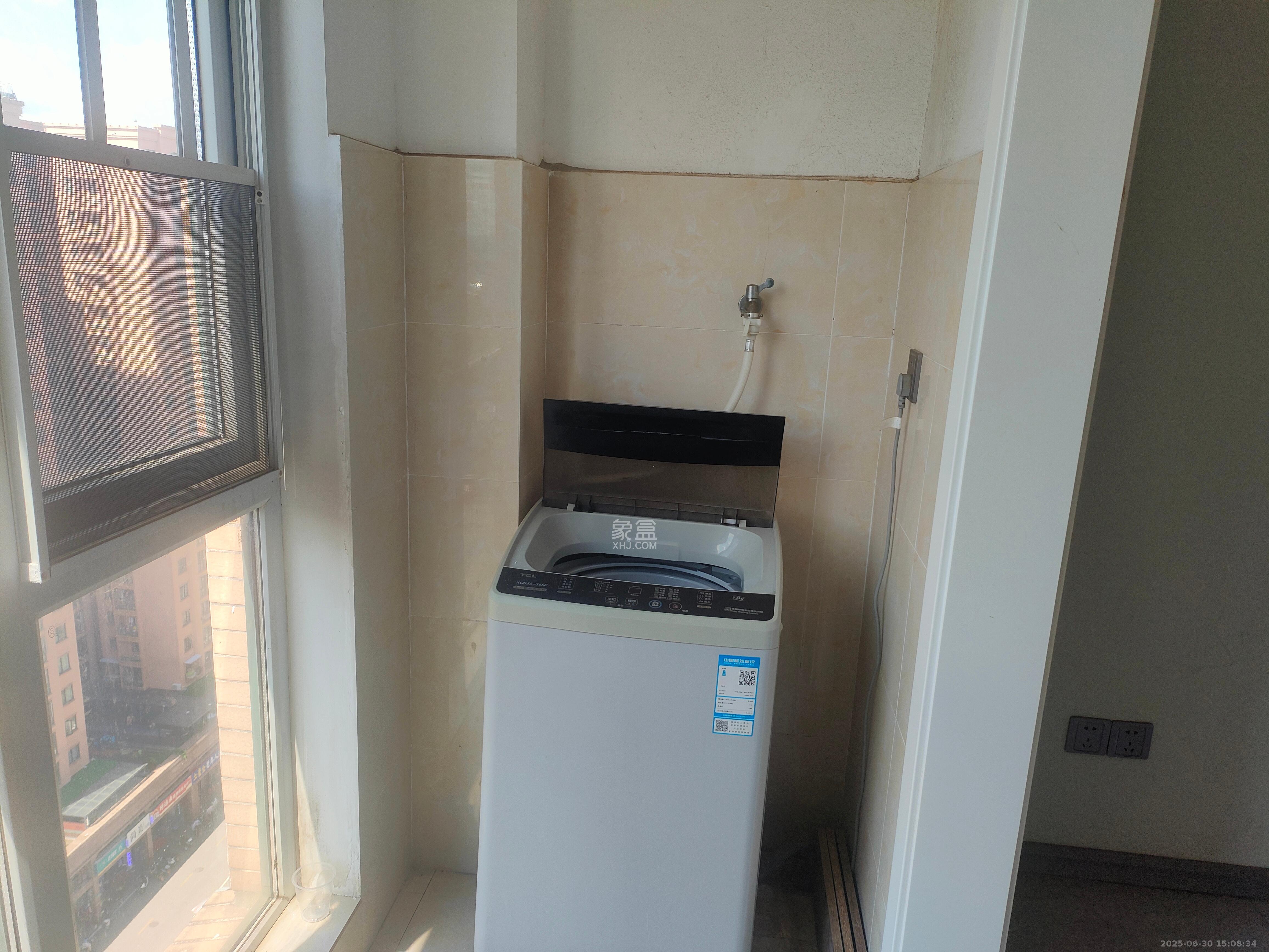 丽发新城 3室2厅1卫 1700.0元/月 丽发新城 3室2厅1卫 1700.0元/月室内图