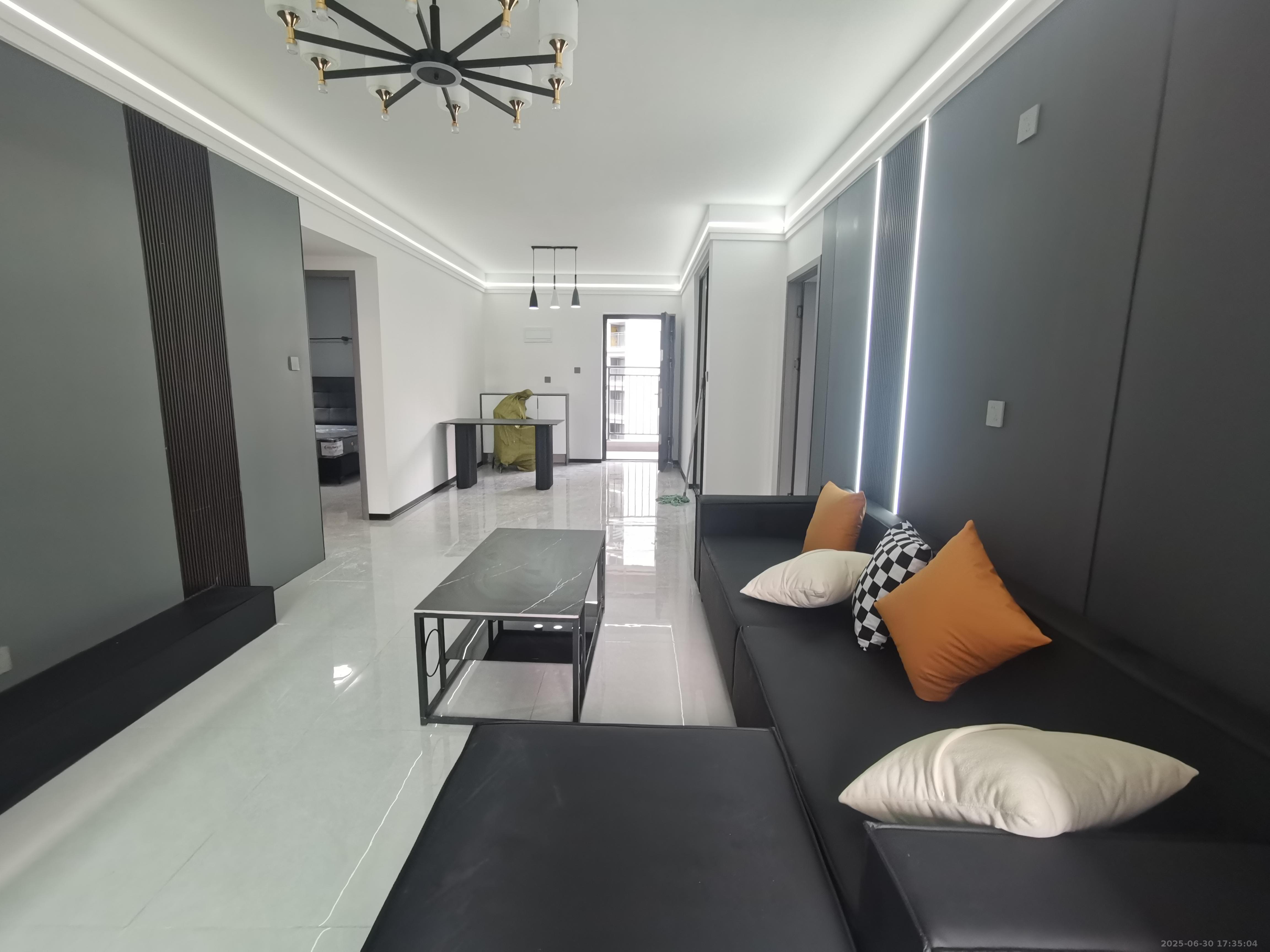 周南学府 3室2厅2卫 2800.0元/月 周南学府 3室2厅2卫 2800.0元/月室内图