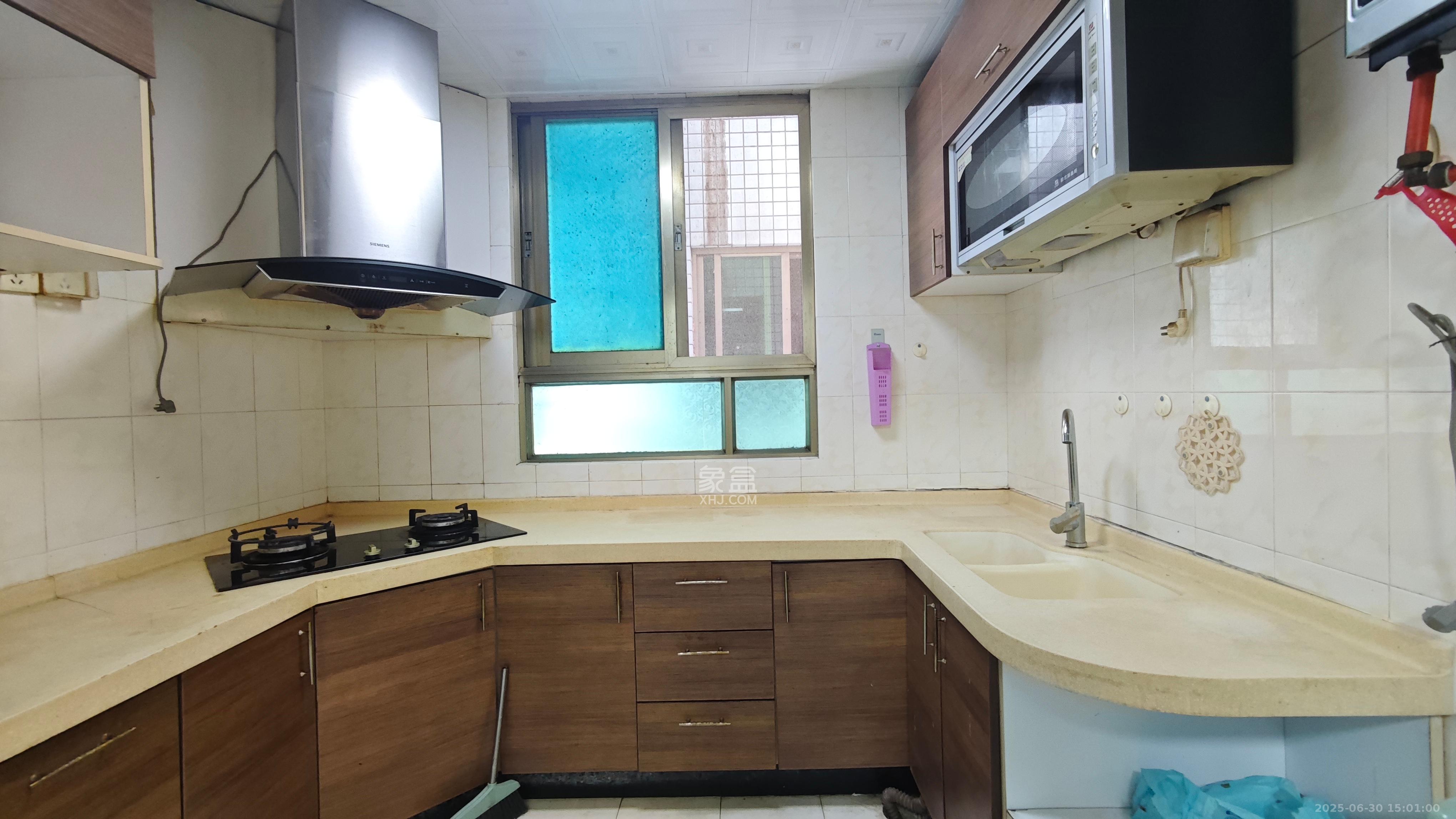 市一医院宿舍 2室2厅2卫 2500.0元/月 市一医院宿舍 2室2厅2卫 2500.0元/月室内图