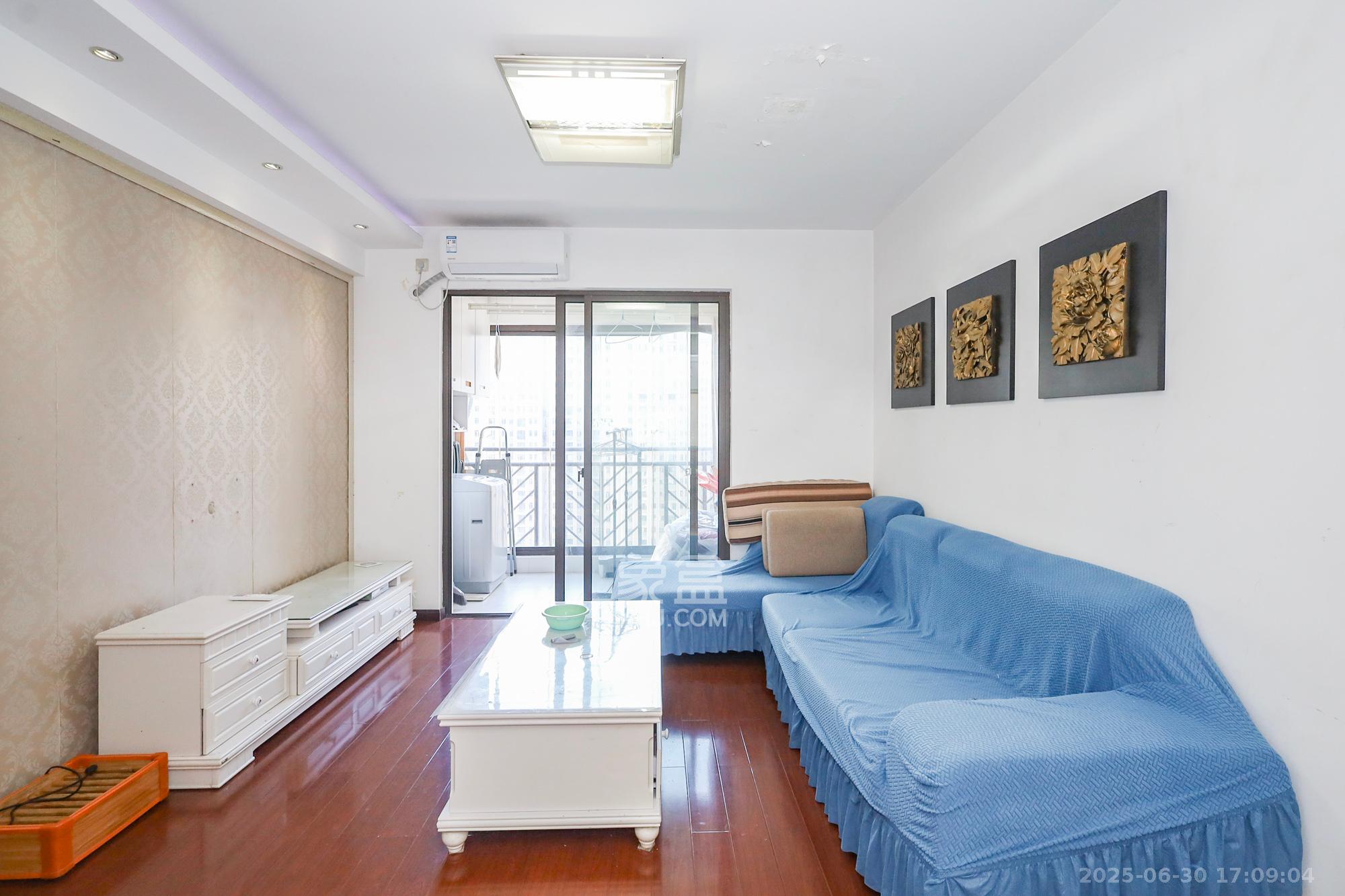 旭辉藏郡(藏郡、旭湘华府) 3室2厅1卫 225.0万 旭辉藏郡(藏郡、旭湘华府) 3室2厅1卫 225.0万客厅