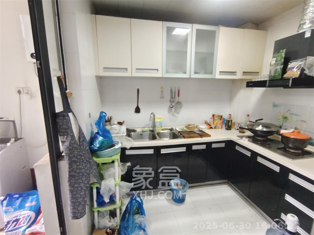 阳光100三期  2室2厅1卫   2200.00元/月室内图