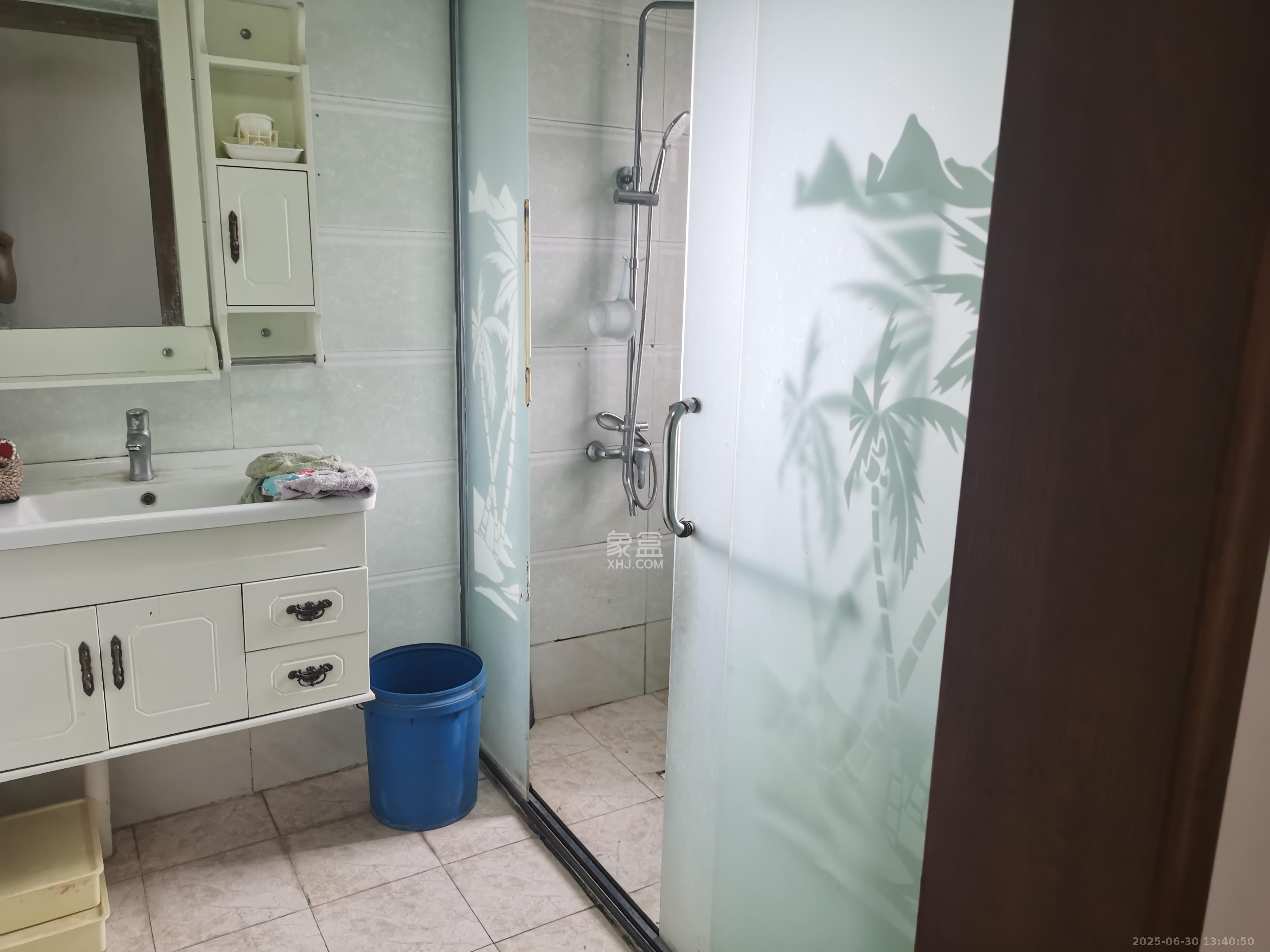 新城国际花都  3室2厅1卫    1600.0元/月 新城国际花都  3室2厅1卫    1600.0元/月室内图