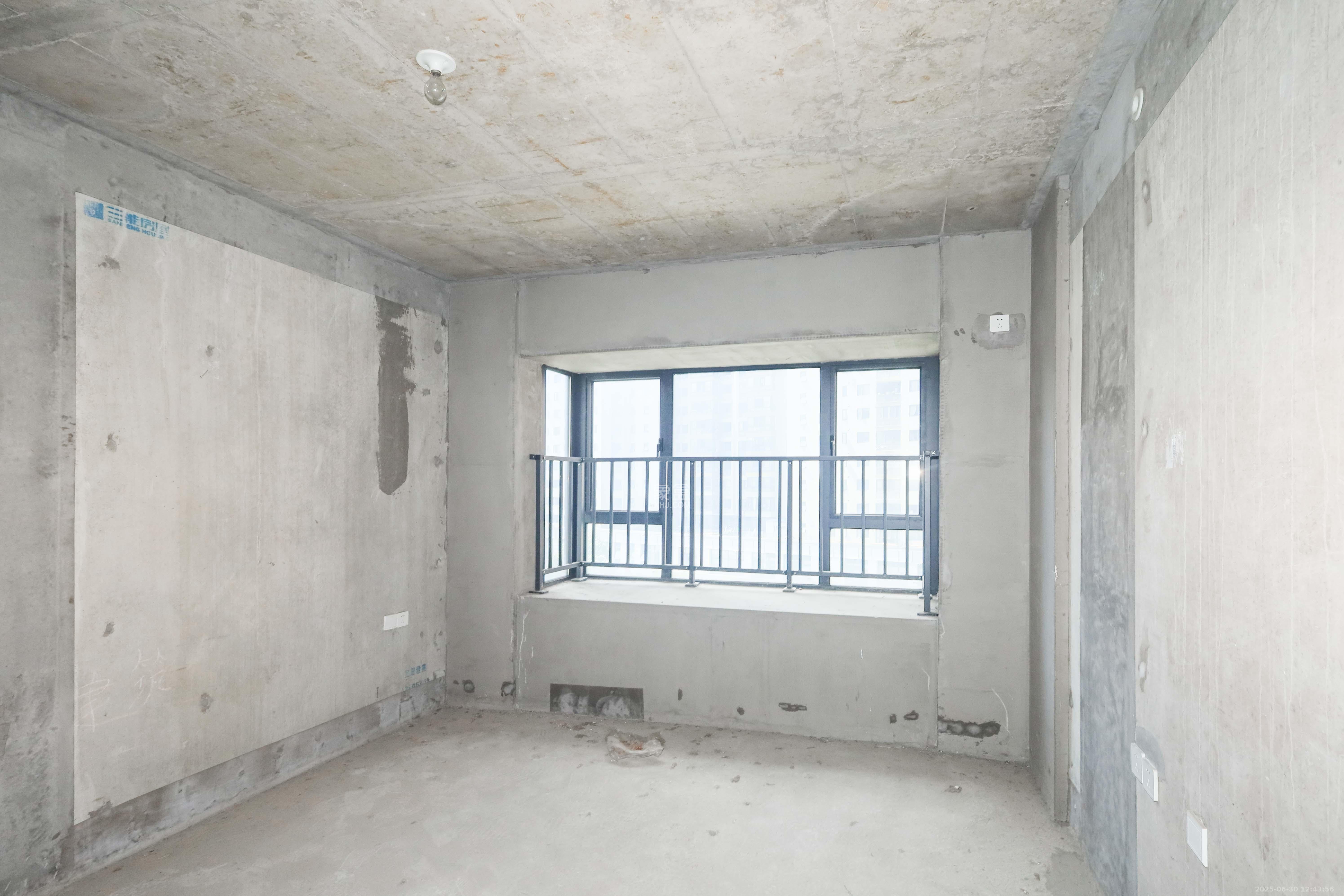 好莱城(弘德西街)  4室2厅2卫    108.0万 好莱城(弘德西街)  4室2厅2卫    108.0万卧室