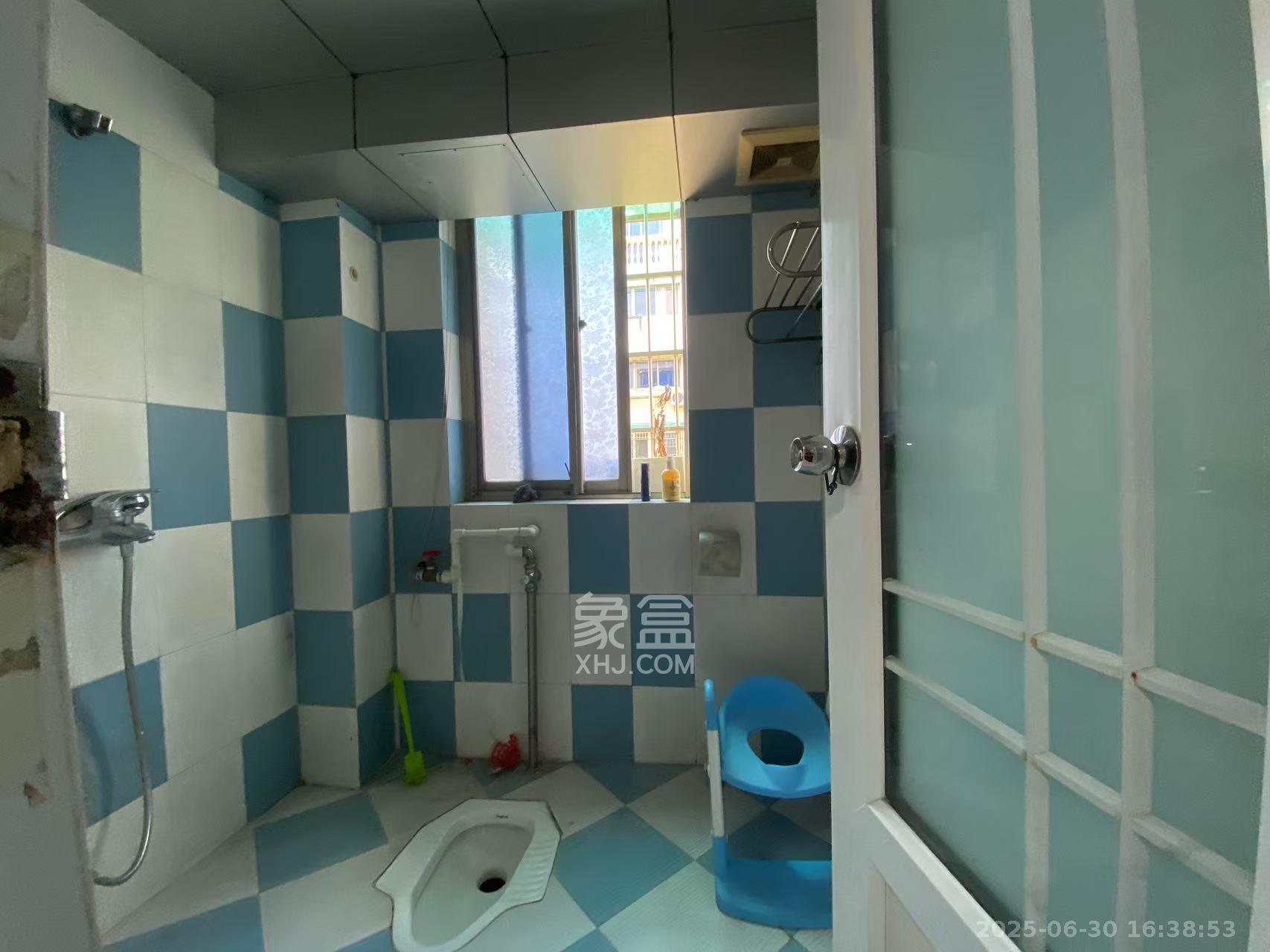 东南明苑 3室2厅2卫 2300.0元/月 东南明苑 3室2厅2卫 2300.0元/月室内图