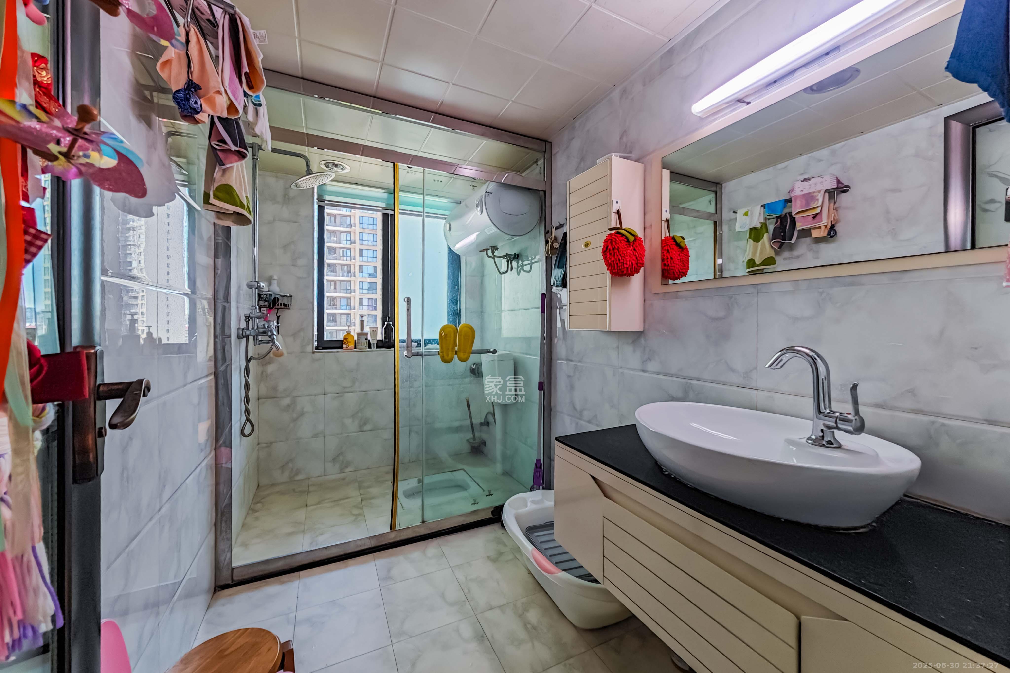 融科东南海  4室2厅2卫    148.0万 融科东南海  4室2厅2卫    148.0万卫生间