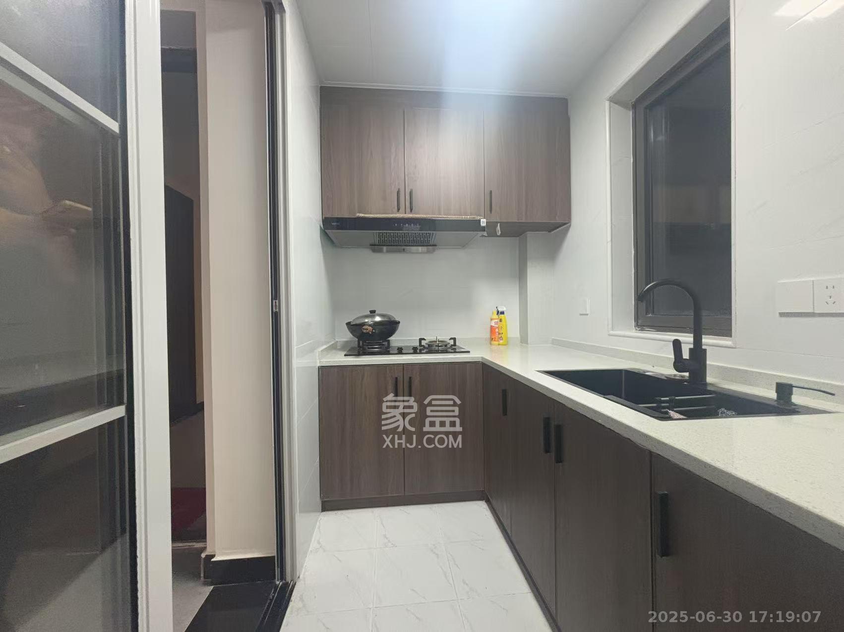 阳光城尚东湾愉景苑 3室2厅1卫 2600.0元/月 阳光城尚东湾愉景苑 3室2厅1卫 2600.0元/月室内图