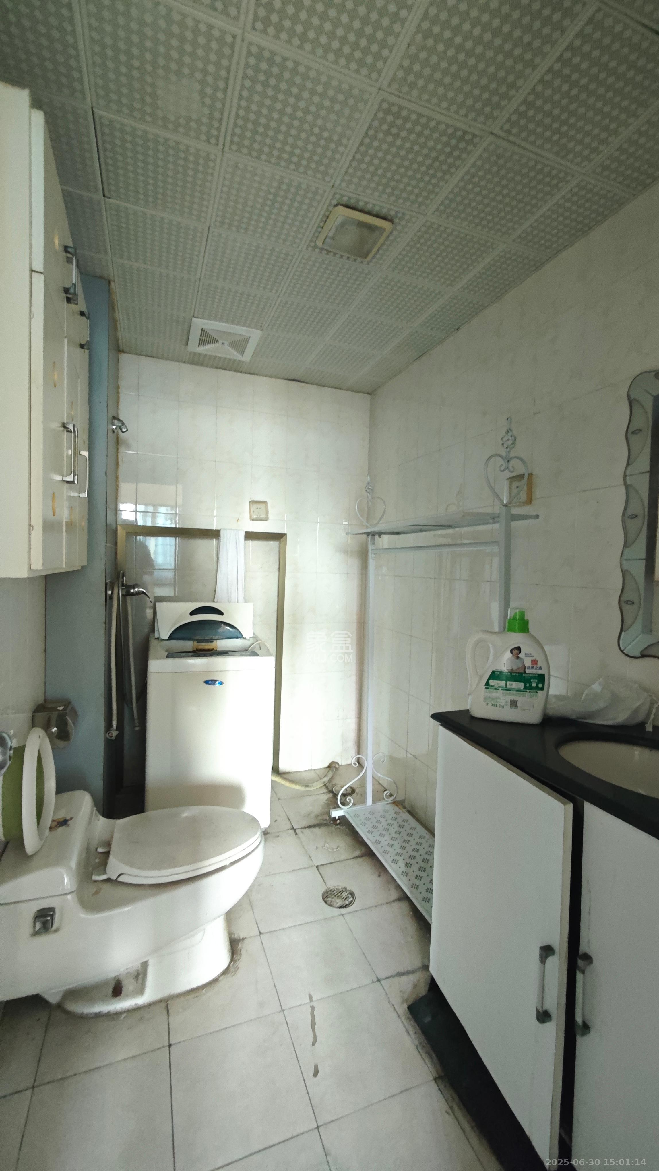 市一医院宿舍 2室2厅2卫 2500.0元/月 市一医院宿舍 2室2厅2卫 2500.0元/月室内图