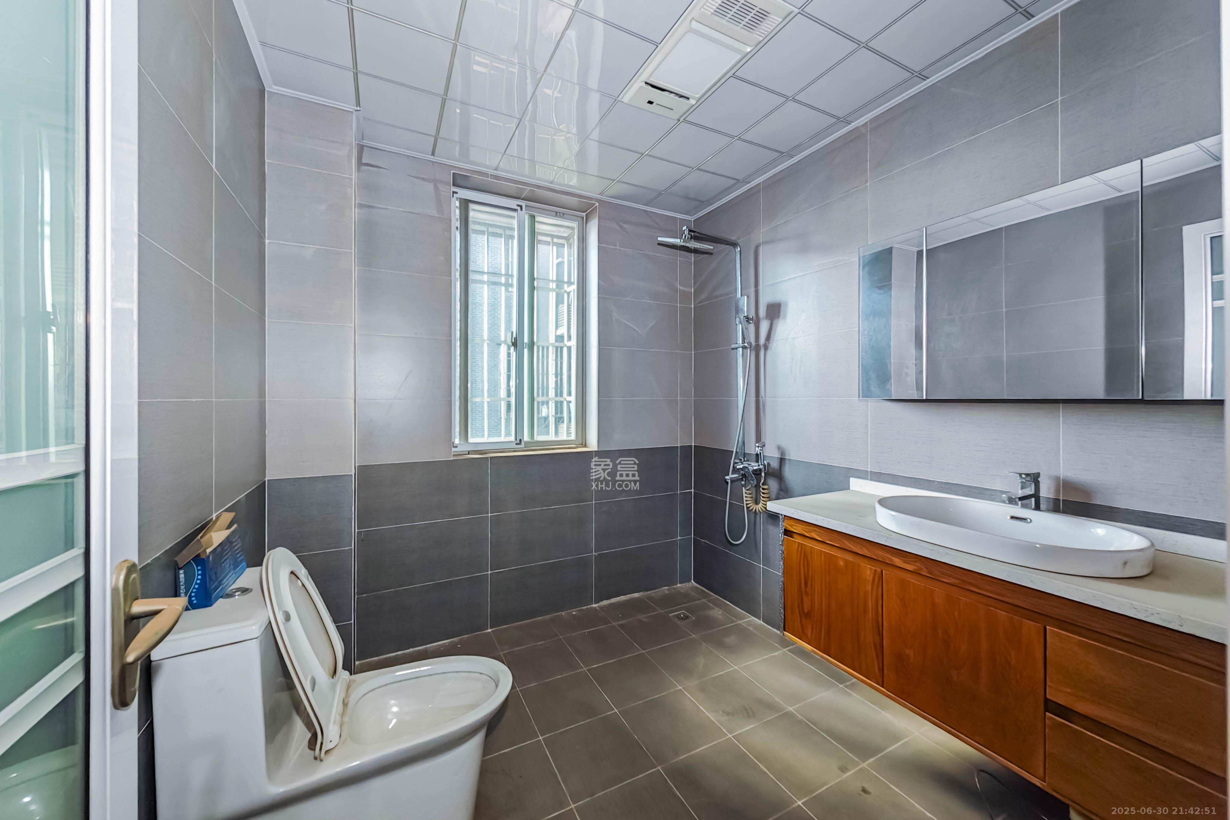 白沙湾嘉园  3室2厅1卫    105.0万 白沙湾嘉园  3室2厅1卫    105.0万卫生间