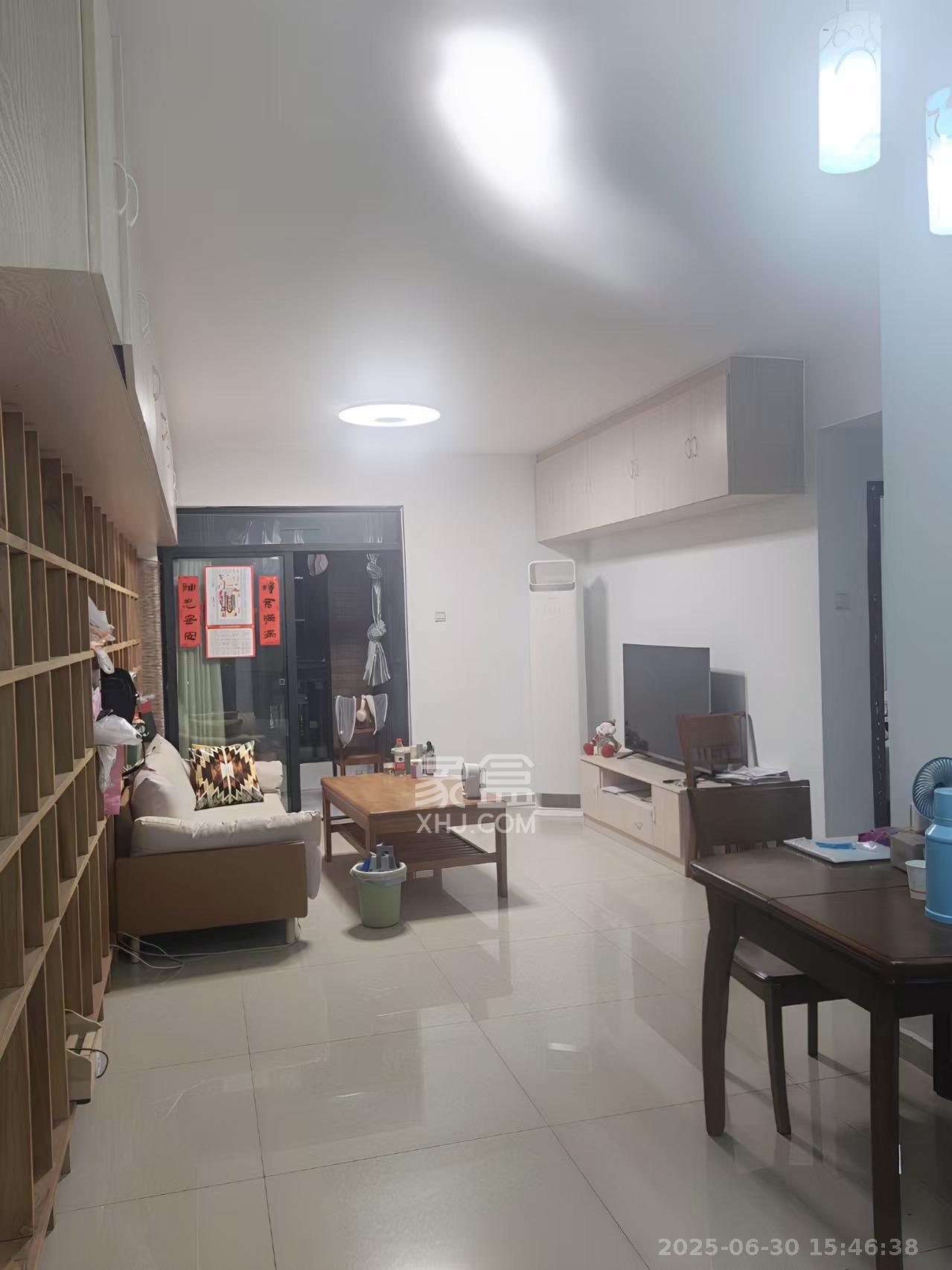 华润凤凰城一期  1室2厅1卫   1700.00元/月