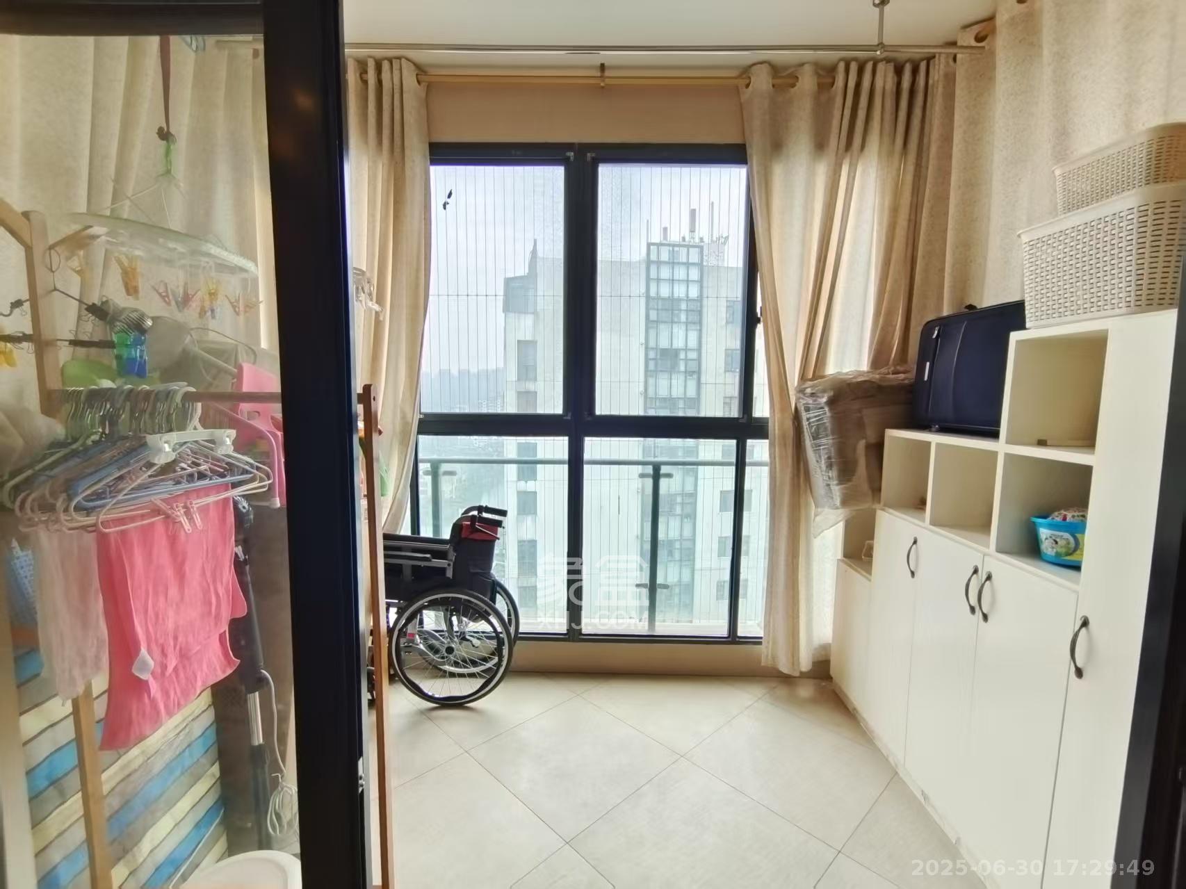 阳光100三期 3室2厅2卫 2900.0元/月 阳光100三期 3室2厅2卫 2900.0元/月室内图