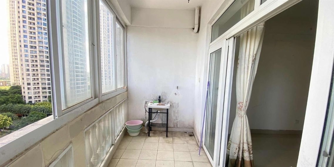 椰城花园 3室2厅1卫 172.0万 椰城花园 3室2厅1卫 172.0万客厅