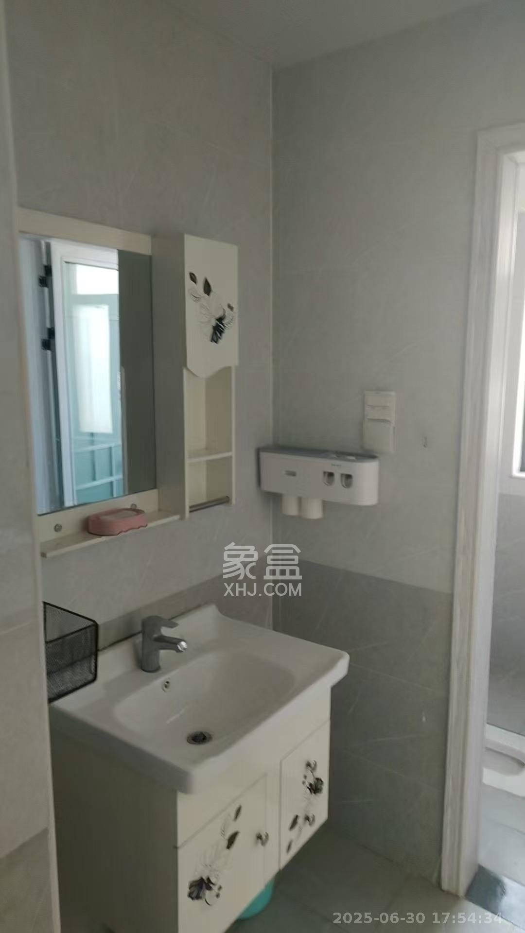 明大佳园 3室2厅1卫 3400.0元/月 明大佳园 3室2厅1卫 3400.0元/月室内图