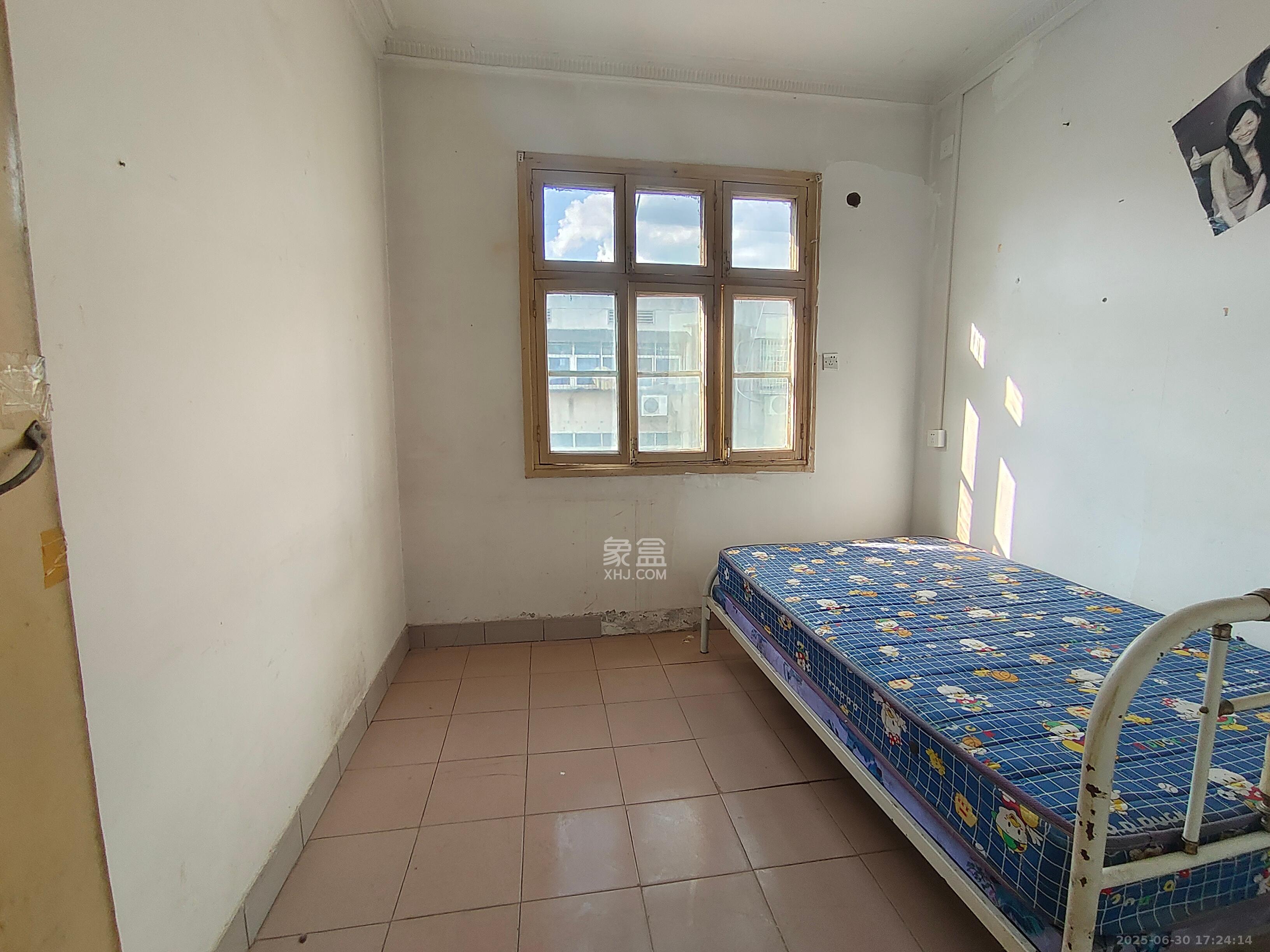 梅岭村 3室2厅1卫 1800.0元/月 梅岭村 3室2厅1卫 1800.0元/月室内图