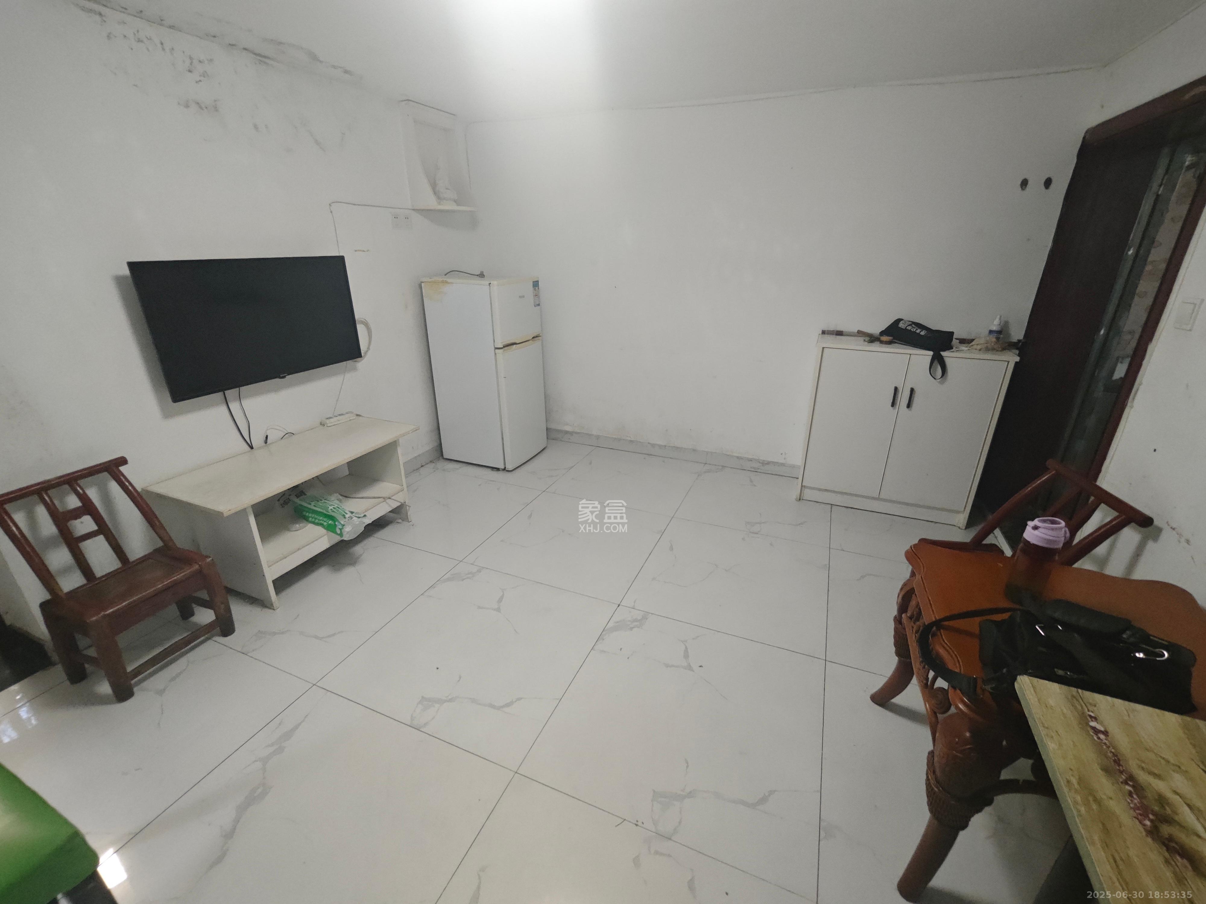 恩瑞麓山名园(龙王港小区)  2室1厅1卫    1600.0元/月 恩瑞麓山名园(龙王港小区)  2室1厅1卫    1600.0元/月