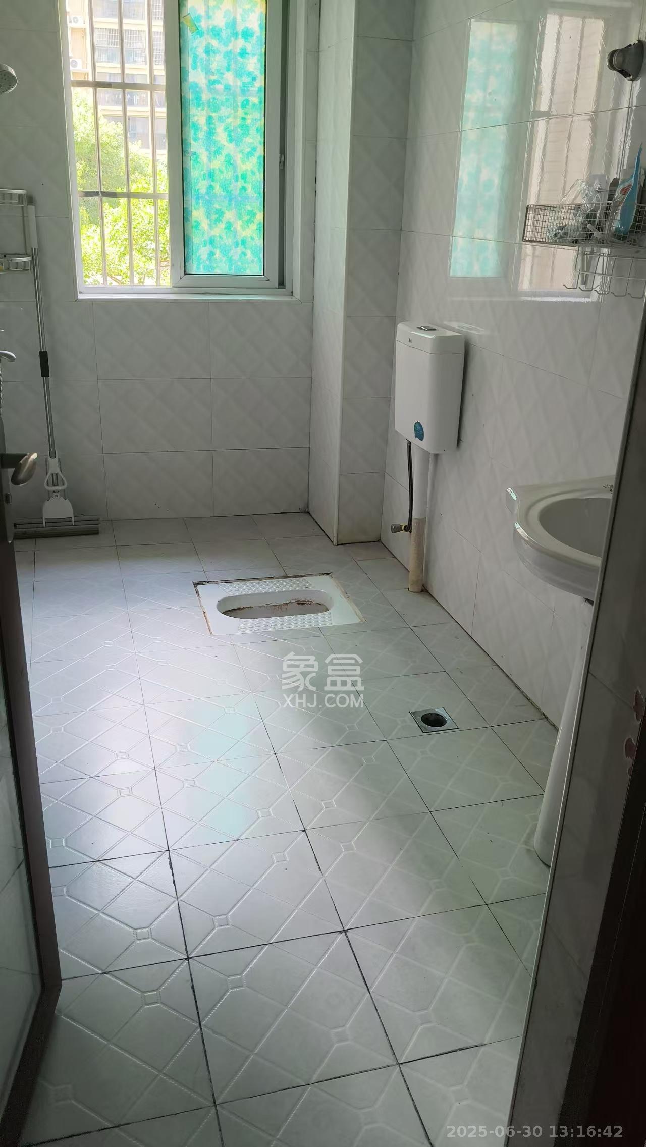 和沁园 3室2厅2卫 2200.0元/月 和沁园 3室2厅2卫 2200.0元/月室内图