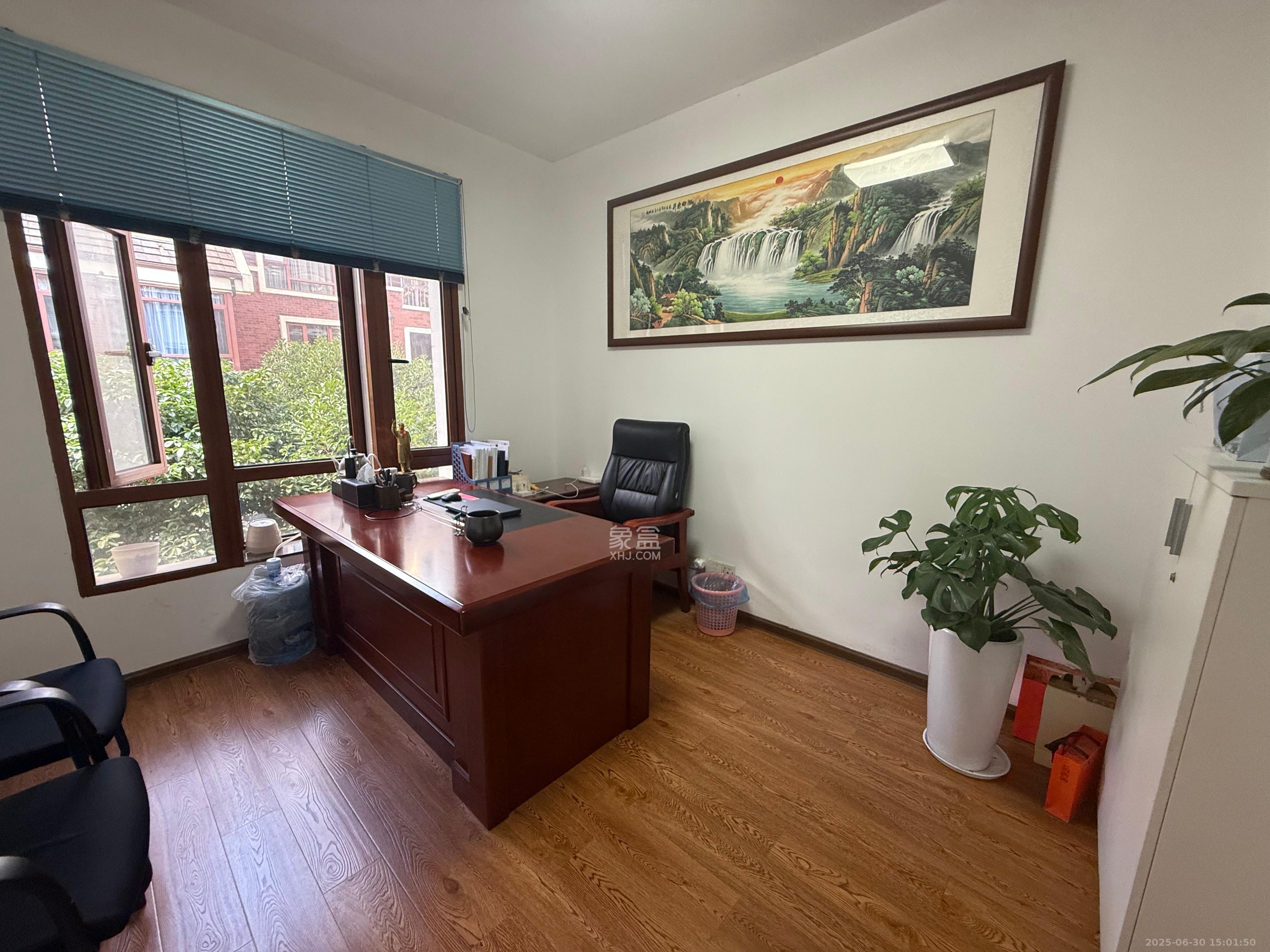 吉联小区(红墅湾)  6室2厅4卫    16000.0元/月 吉联小区(红墅湾)  6室2厅4卫    16000.0元/月室内图