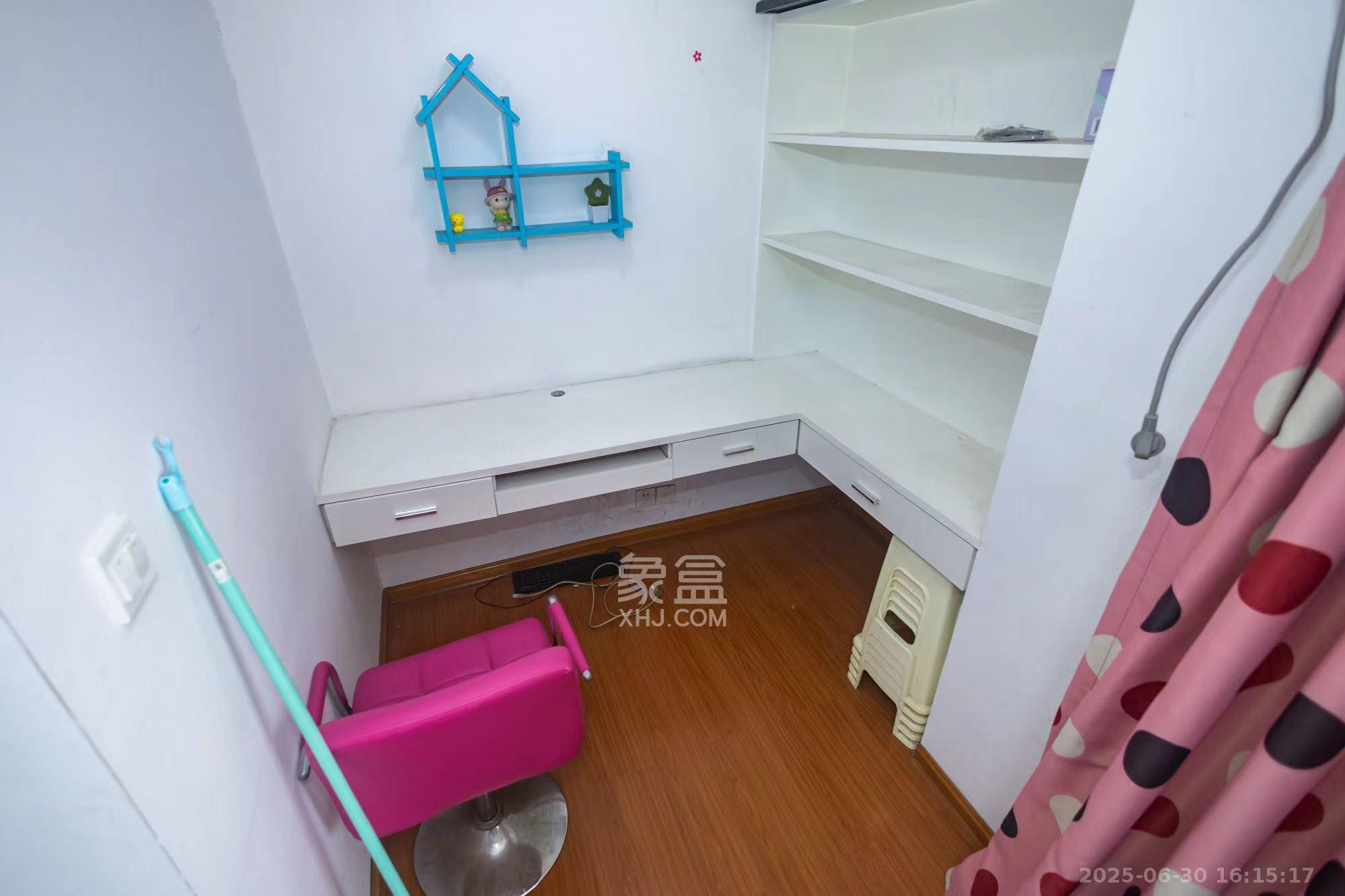 金科时代中心  3室2厅2卫   2200.00元/月室内图