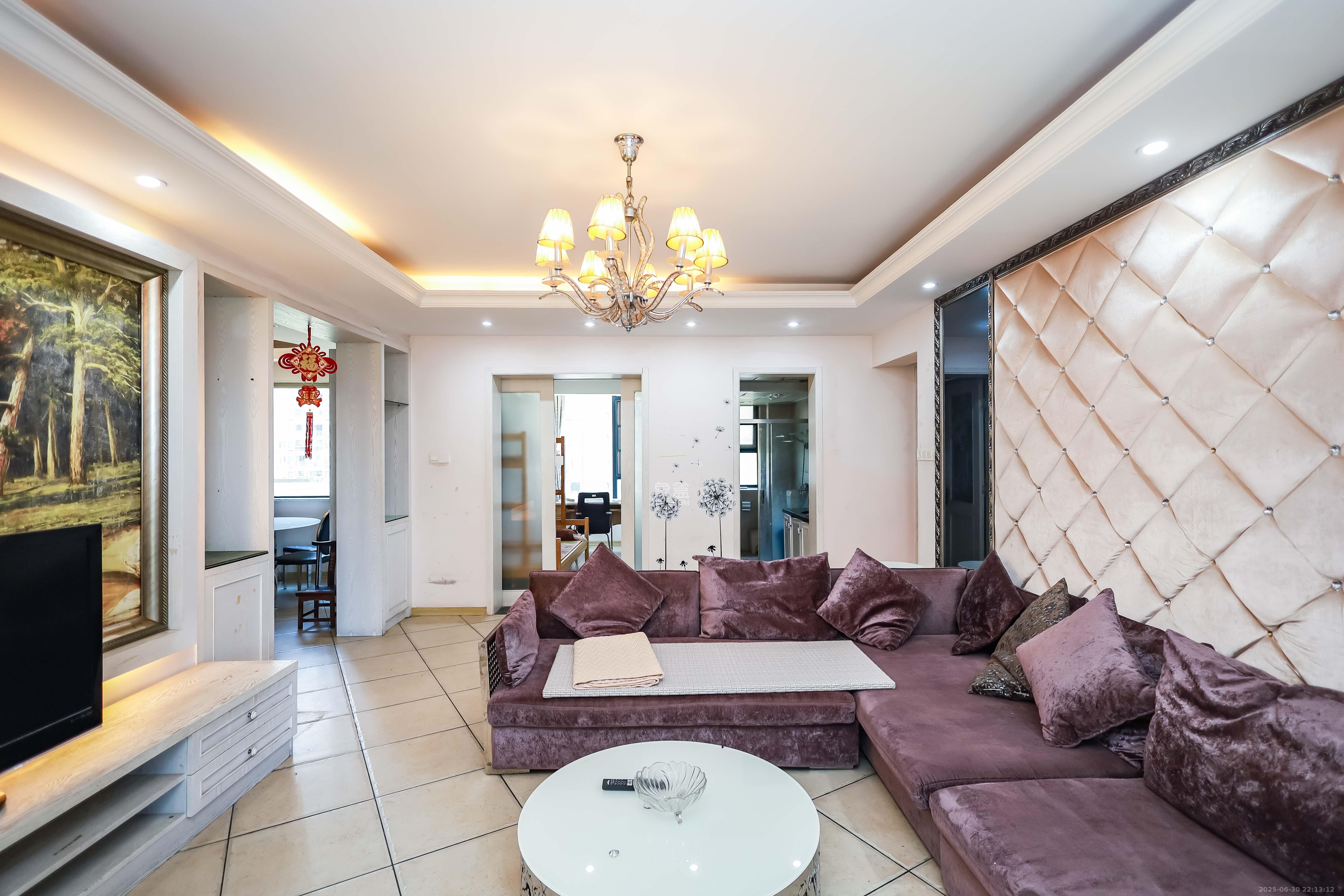 北京御园一二期(国泰嘉园) 3室2厅2卫 185.0万 北京御园一二期(国泰嘉园) 3室2厅2卫 185.0万客厅