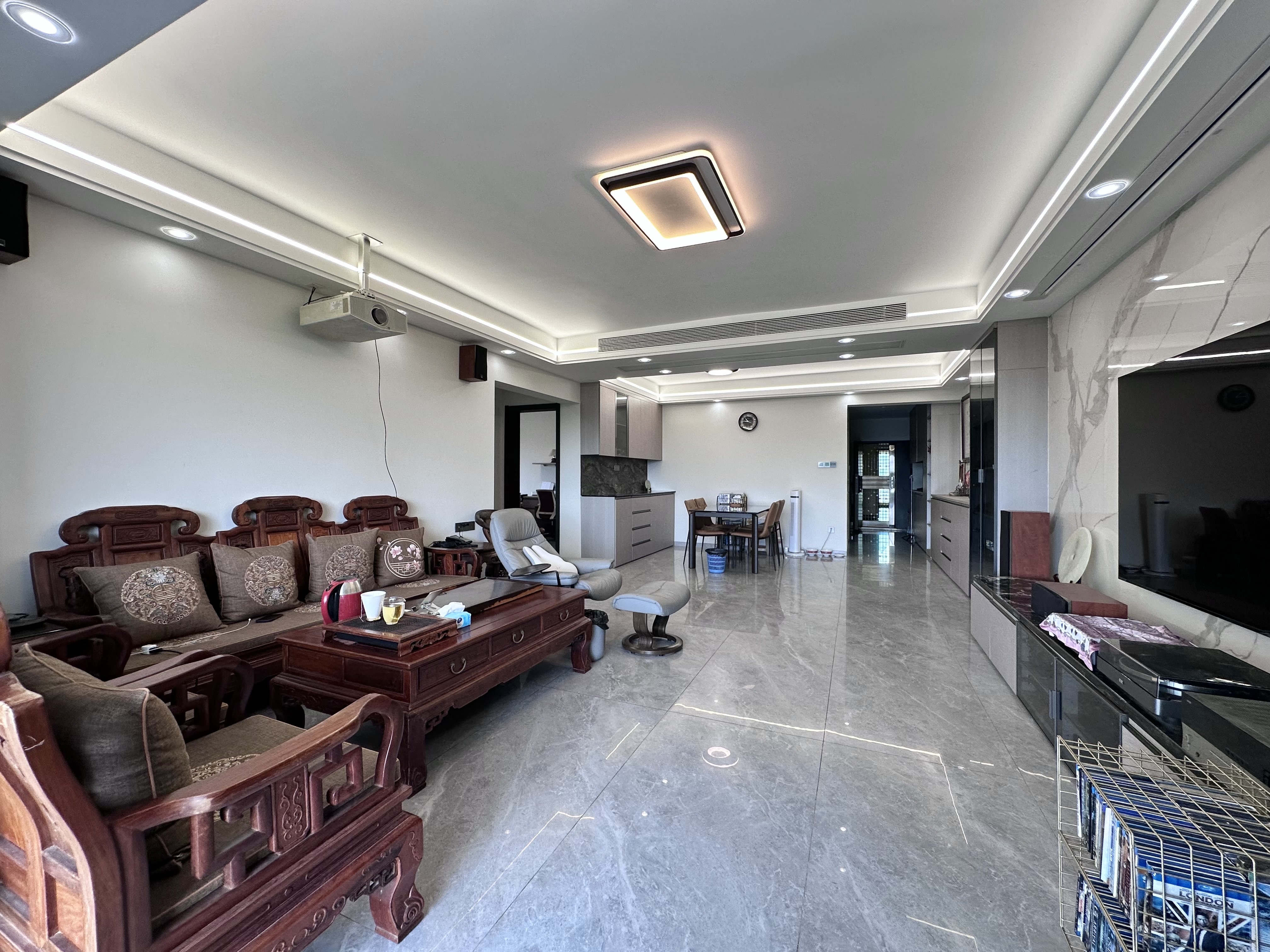 奥林匹克花园 3室2厅2卫 300.0万 奥林匹克花园 3室2厅2卫 300.0万客厅