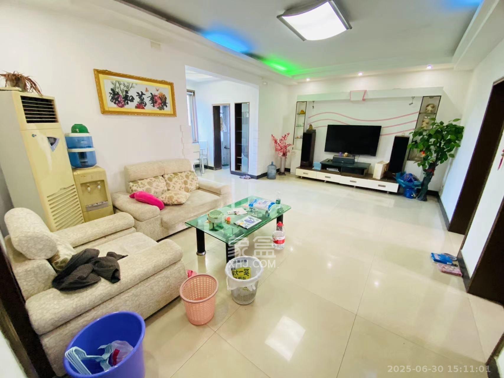 望岳村 3室1厅1卫 1400.0元/月 望岳村 3室1厅1卫 1400.0元/月室内图