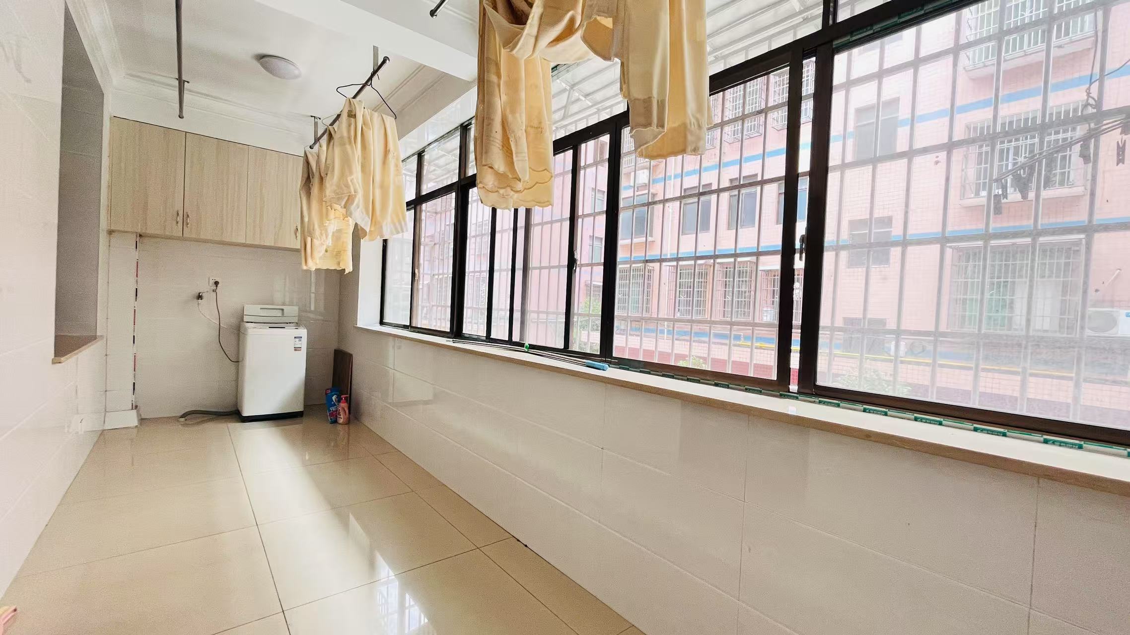 金塘小区  3室2厅1卫    1900.0元/月 金塘小区  3室2厅1卫    1900.0元/月室内图