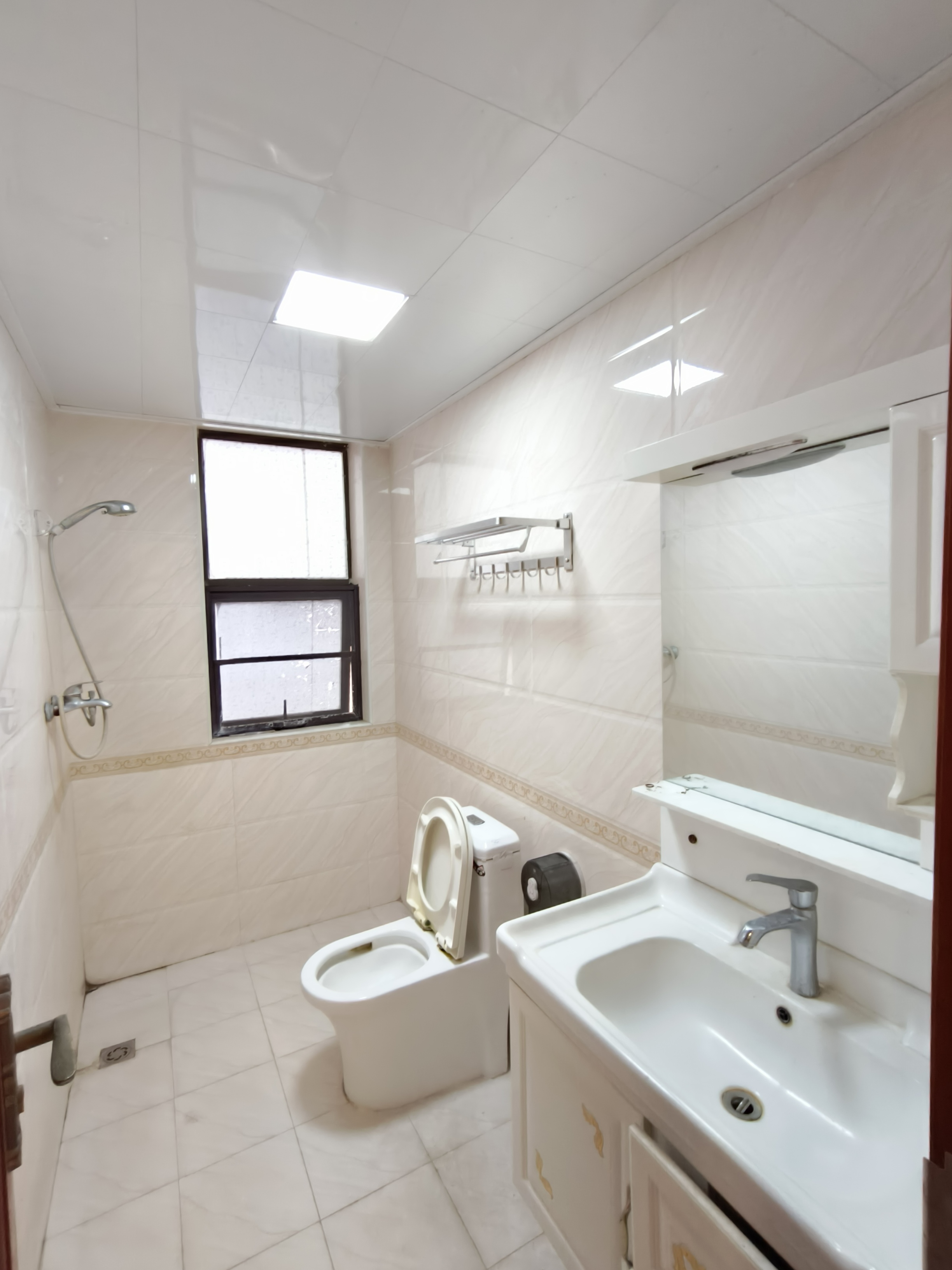 国贸城市花园 1室1厅1卫 2600.0元/月 国贸城市花园 1室1厅1卫 2600.0元/月室内图