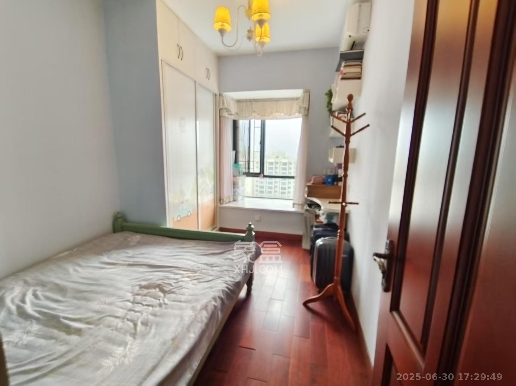 阳光100三期 3室2厅2卫 2900.0元/月 阳光100三期 3室2厅2卫 2900.0元/月室内图