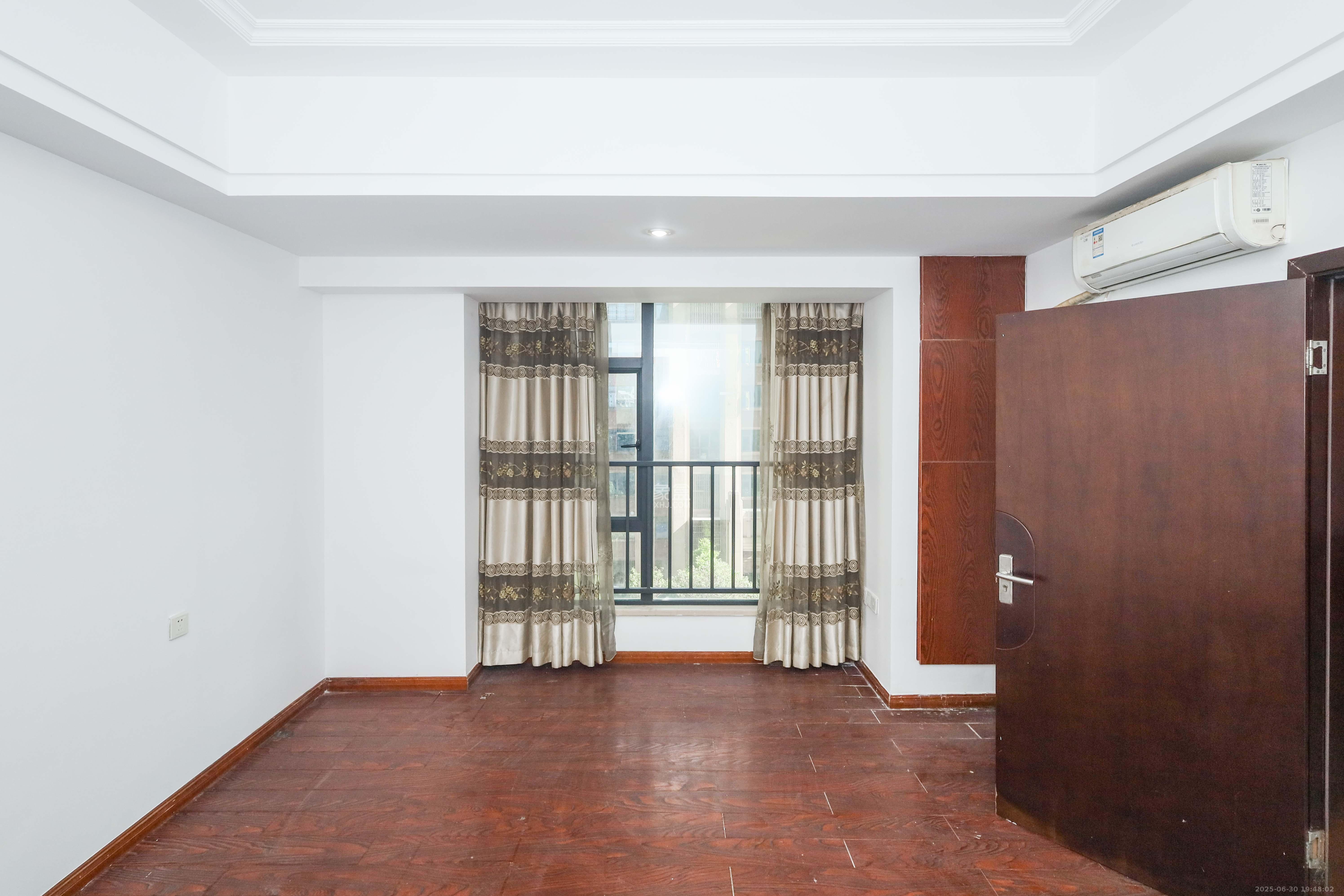 谢家湾安置小区  1室0厅0卫    1250.0元/月 谢家湾安置小区  1室0厅0卫    1250.0元/月