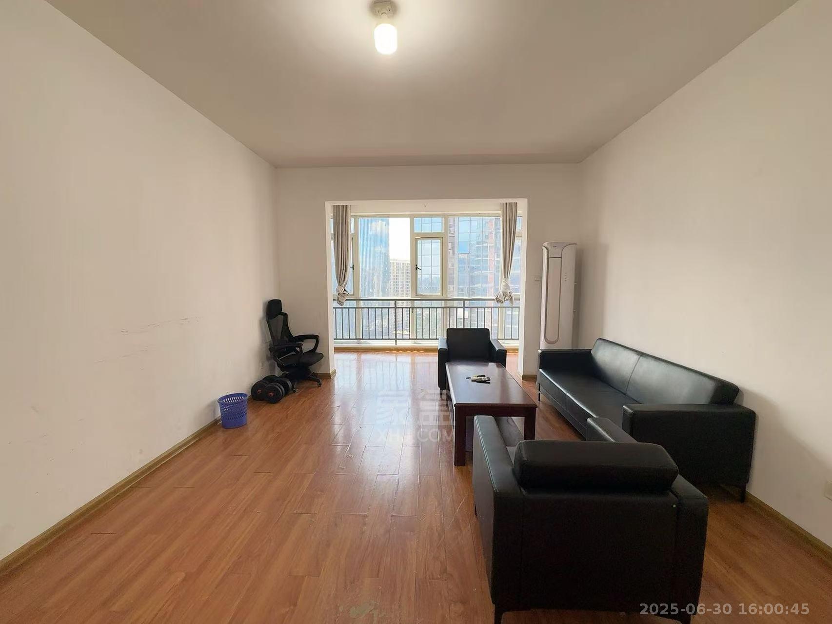 庐山一号 3室2厅2卫 1800.0元/月 庐山一号 3室2厅2卫 1800.0元/月室内图